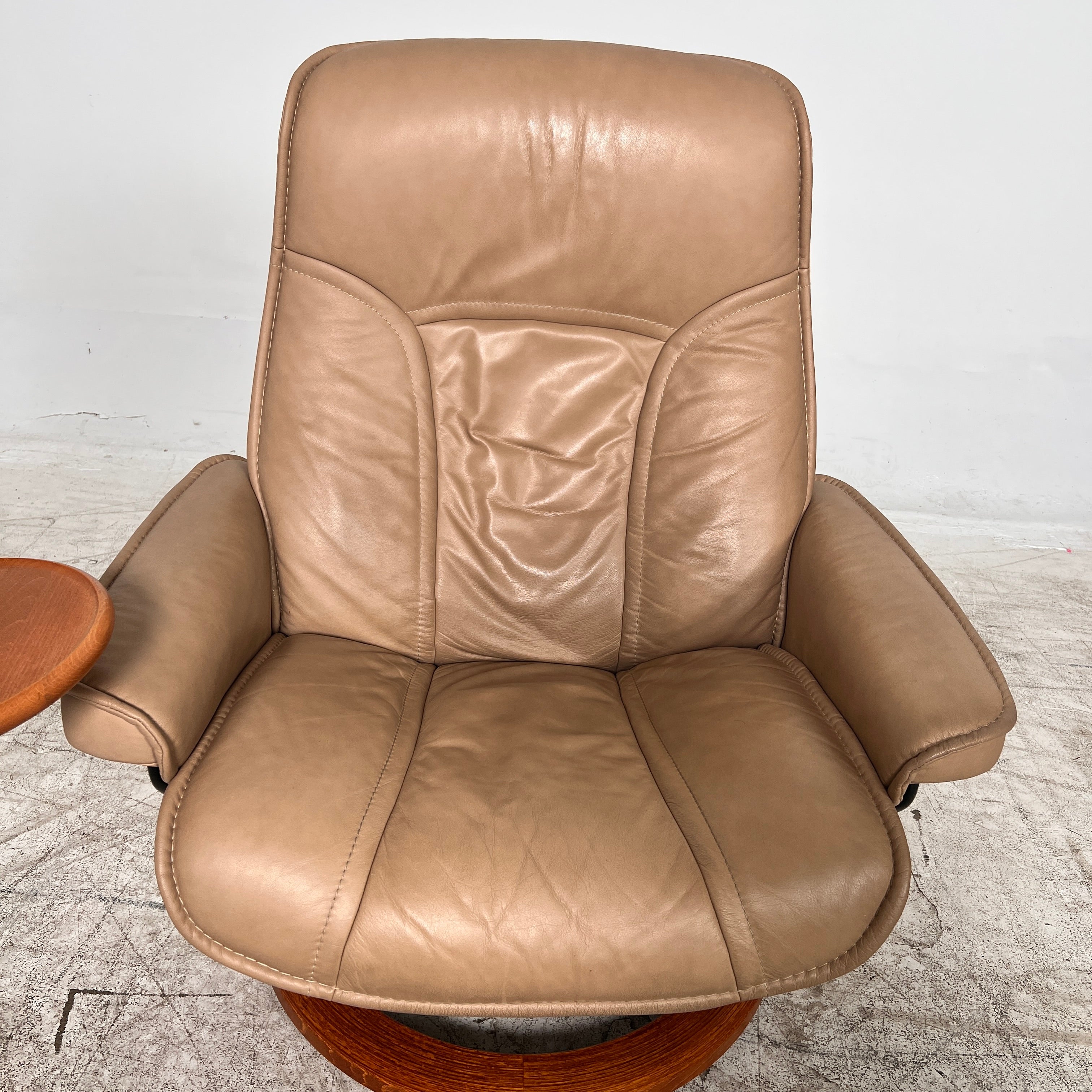 Ekornes Stressless Governor chair + ottoman. MCM recliner + table. Delivery available