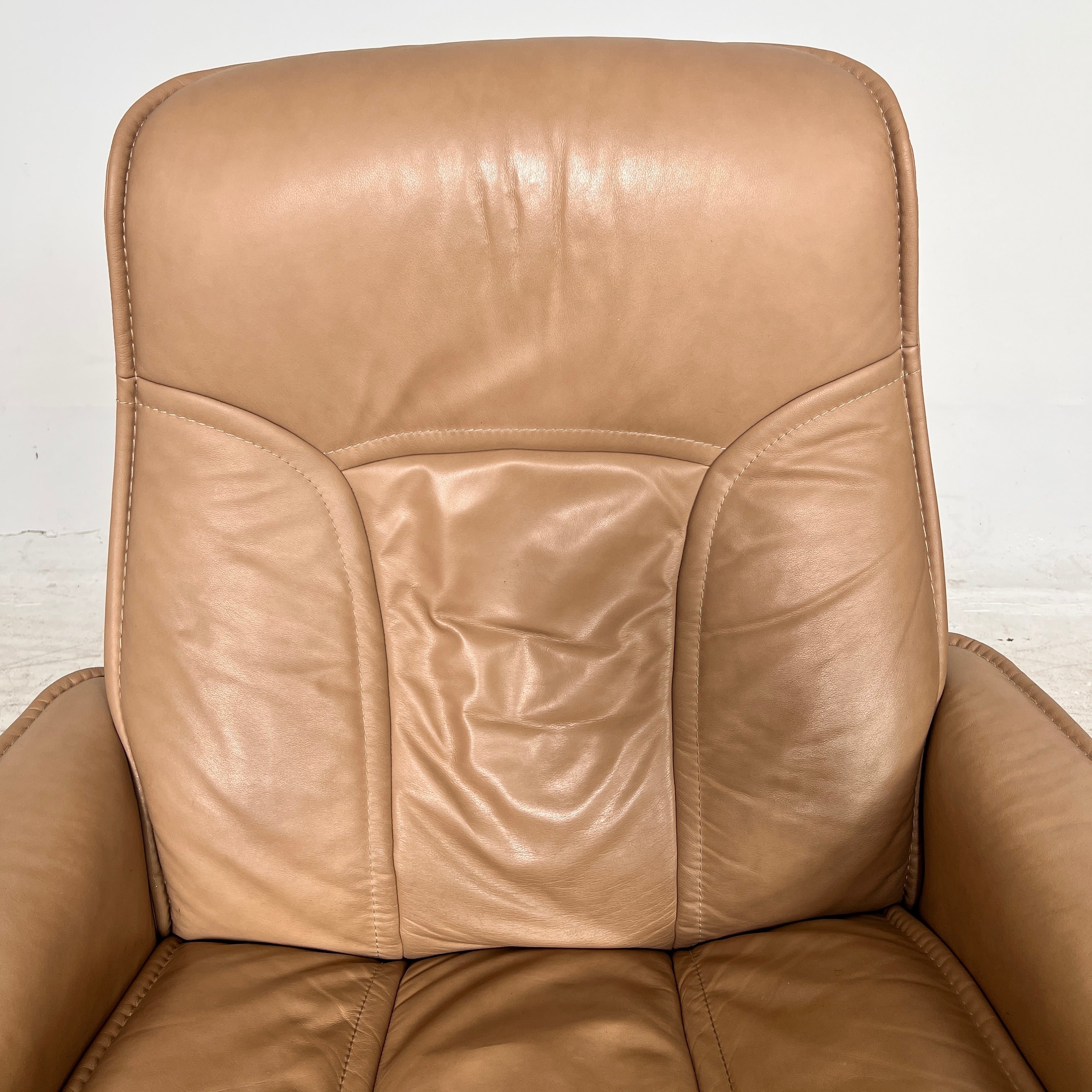 Ekornes Stressless Governor chair + ottoman. MCM recliner + table. Delivery available