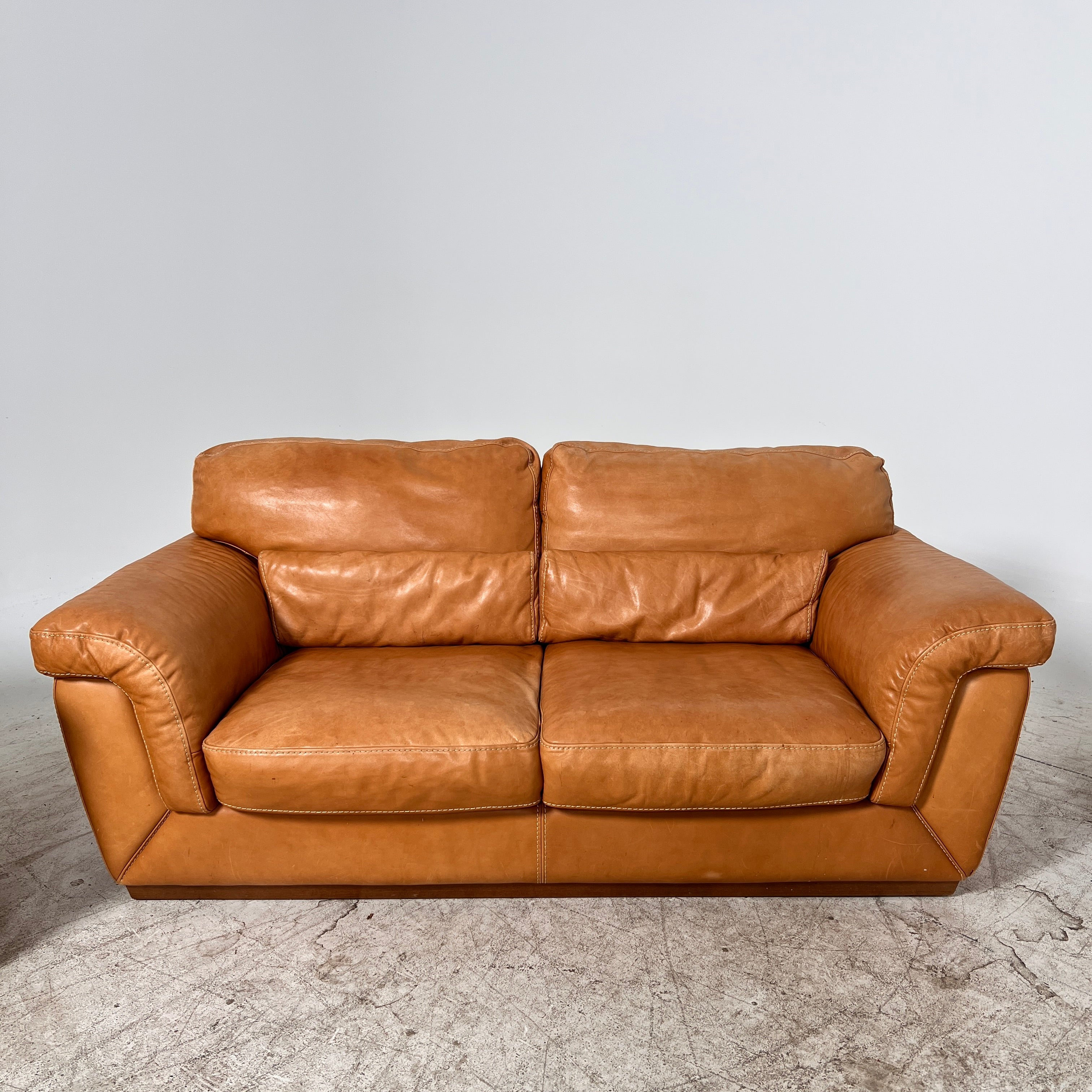 Natuzzi Italia Sofa Set. 3+2+1 Real leather couch set. Delivery avaialble