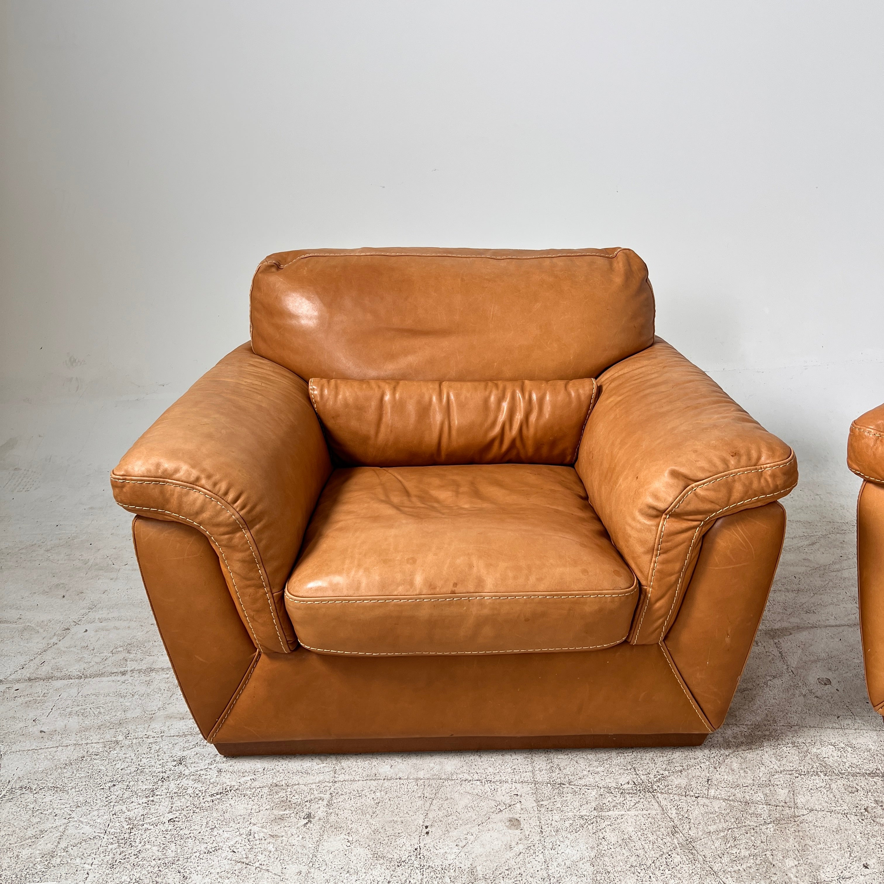 Natuzzi Italia Sofa Set. 3+2+1 Real leather couch set. Delivery avaialble