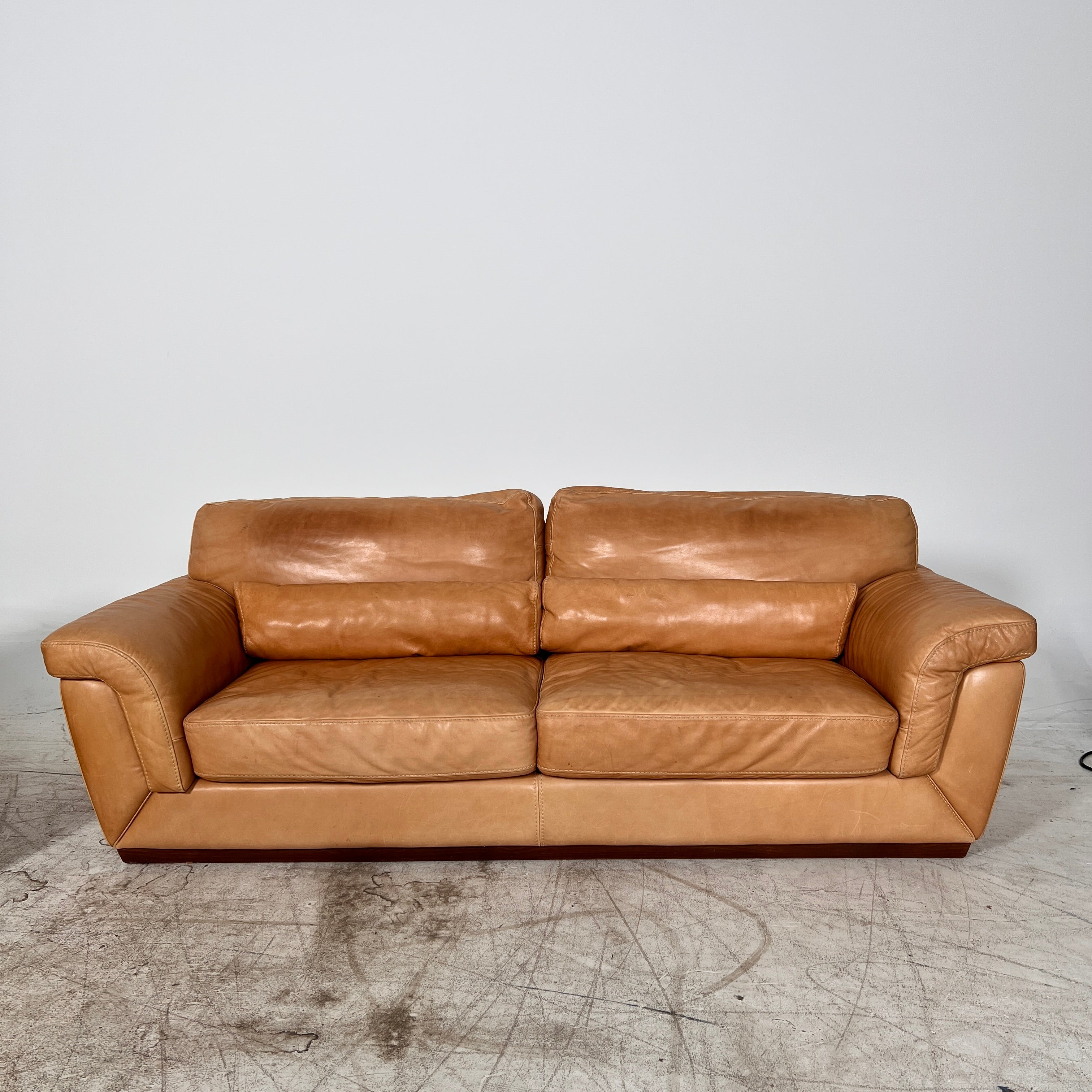 Natuzzi Italia Sofa Set. 3+2+1 Real leather couch set. Delivery avaialble