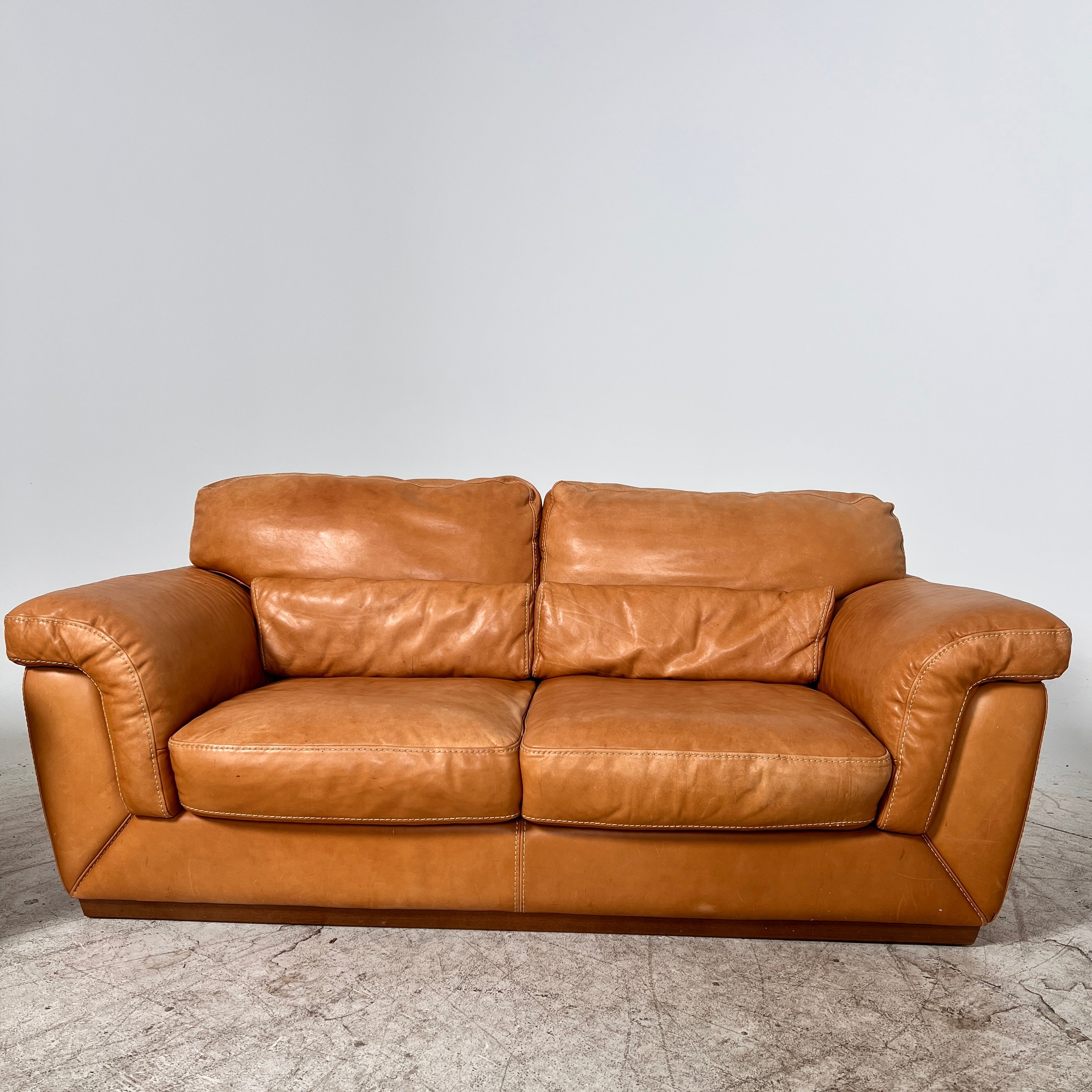 Natuzzi Italia Sofa Set. 3+2+1 Real leather couch set. Delivery avaialble