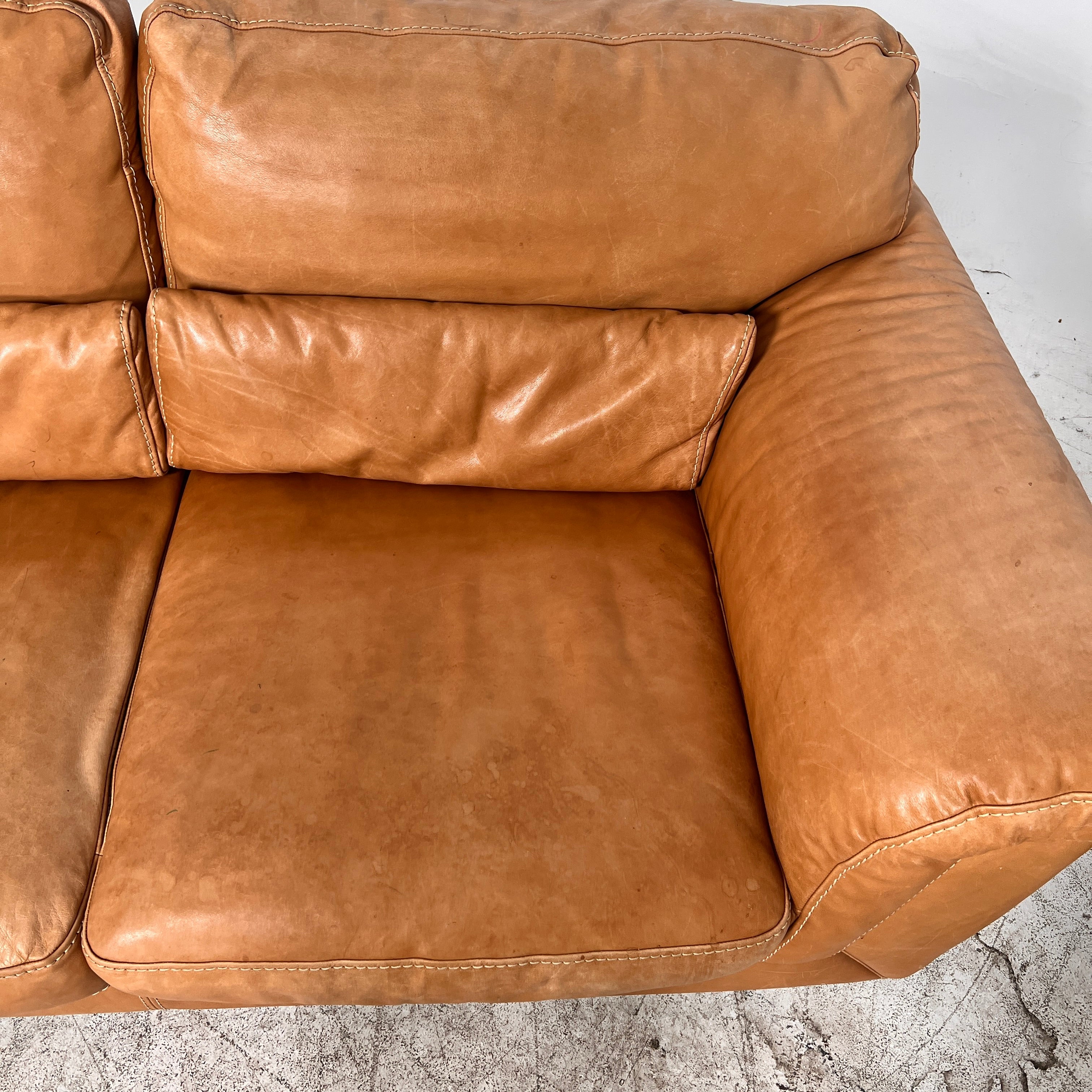 Natuzzi Italia Sofa Set. 3+2+1 Real leather couch set. Delivery avaialble