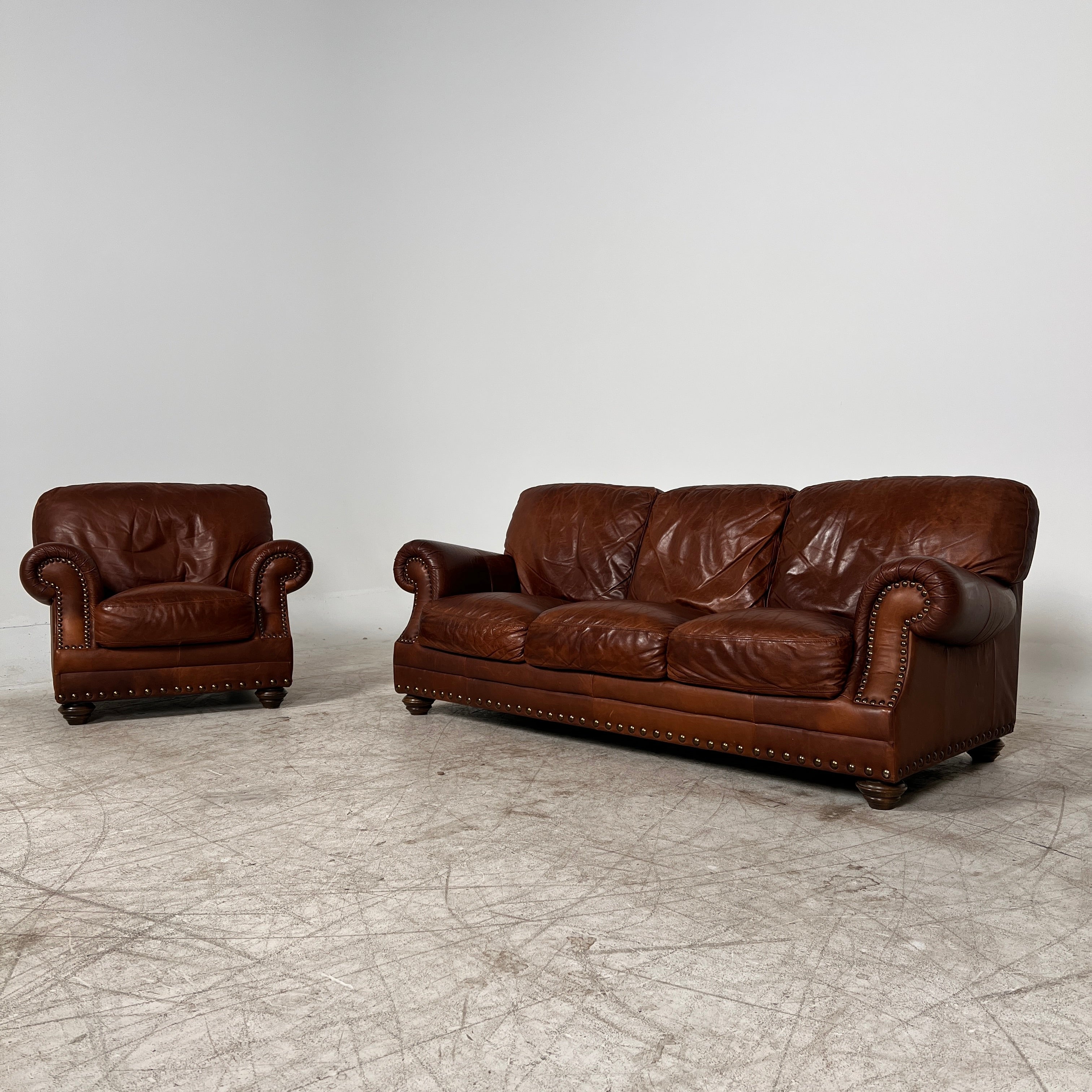 Distressed leather sofa set. 3+1 Leather couch set. delivery available
