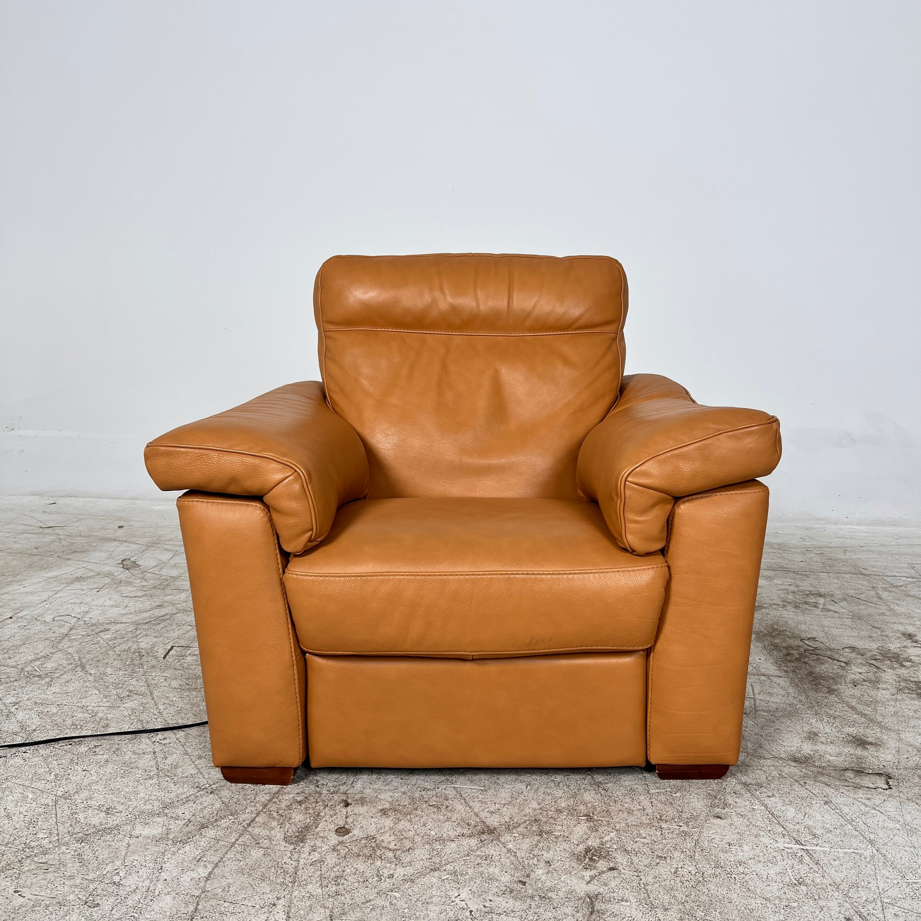 Natuzzi Editions power reclining chair. Leather electric recliner. Delivery available