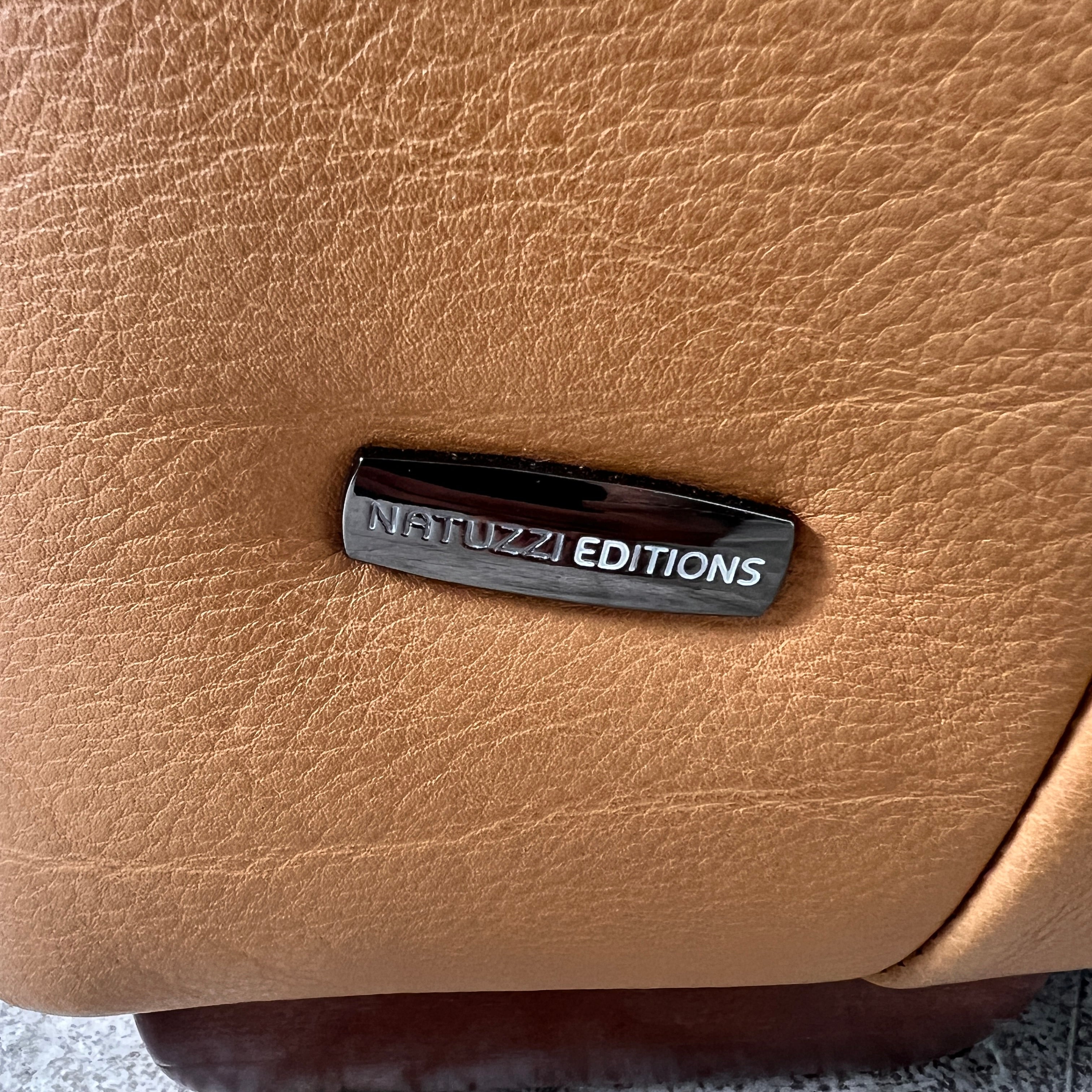 Natuzzi Editions power reclining chair. Leather electric recliner. Delivery available