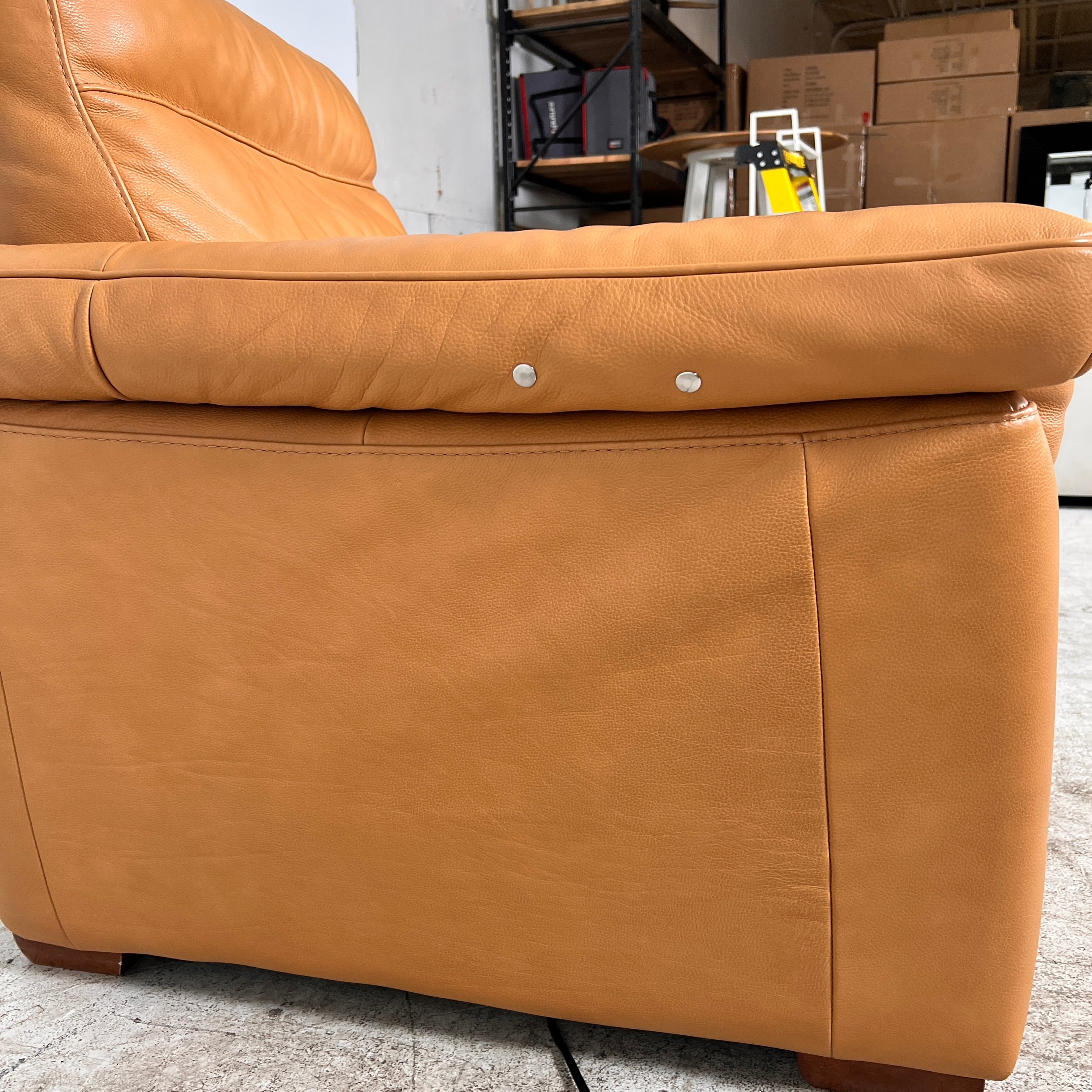 Natuzzi Editions power reclining chair. Leather electric recliner. Delivery available