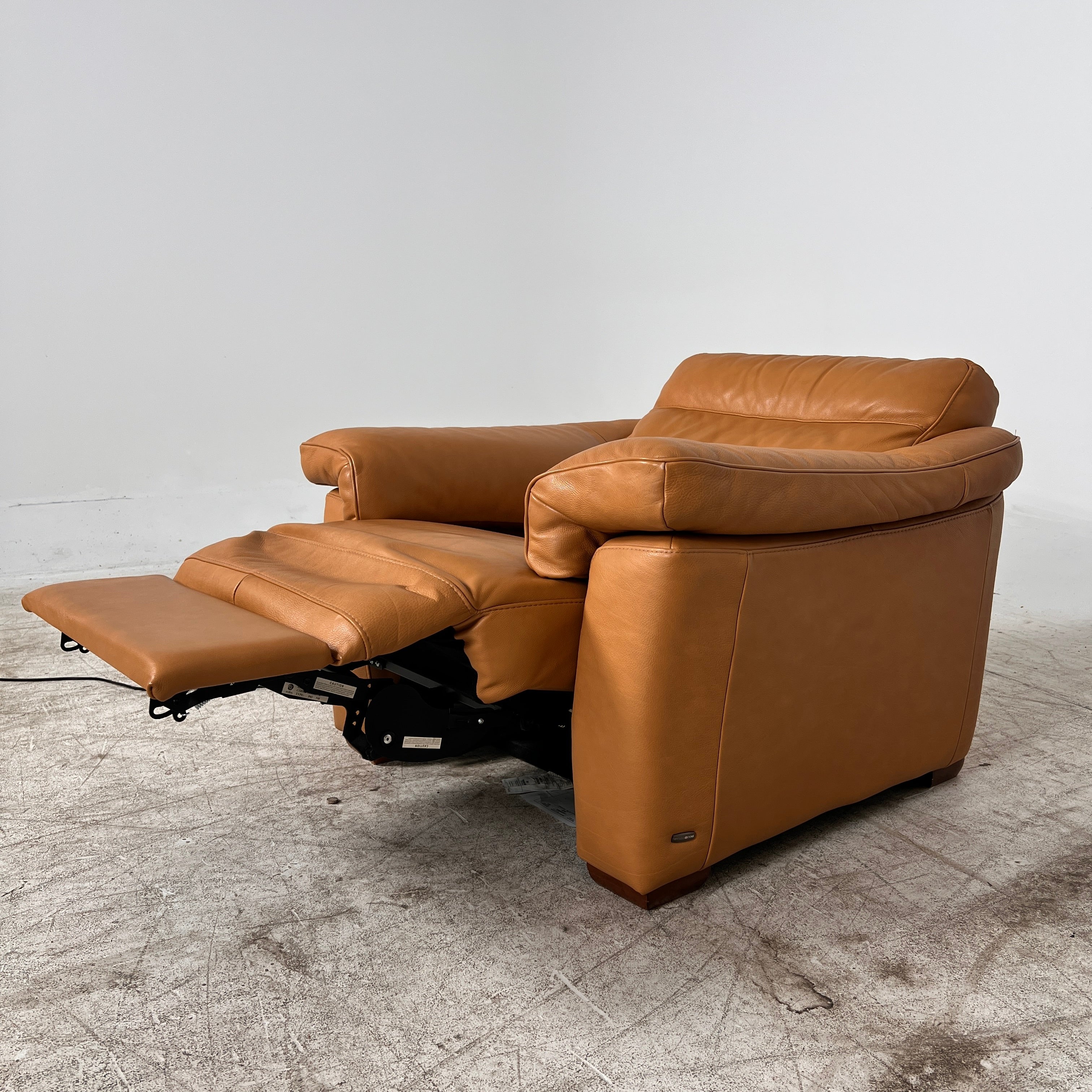 Natuzzi Editions power reclining chair. Leather electric recliner. Delivery available