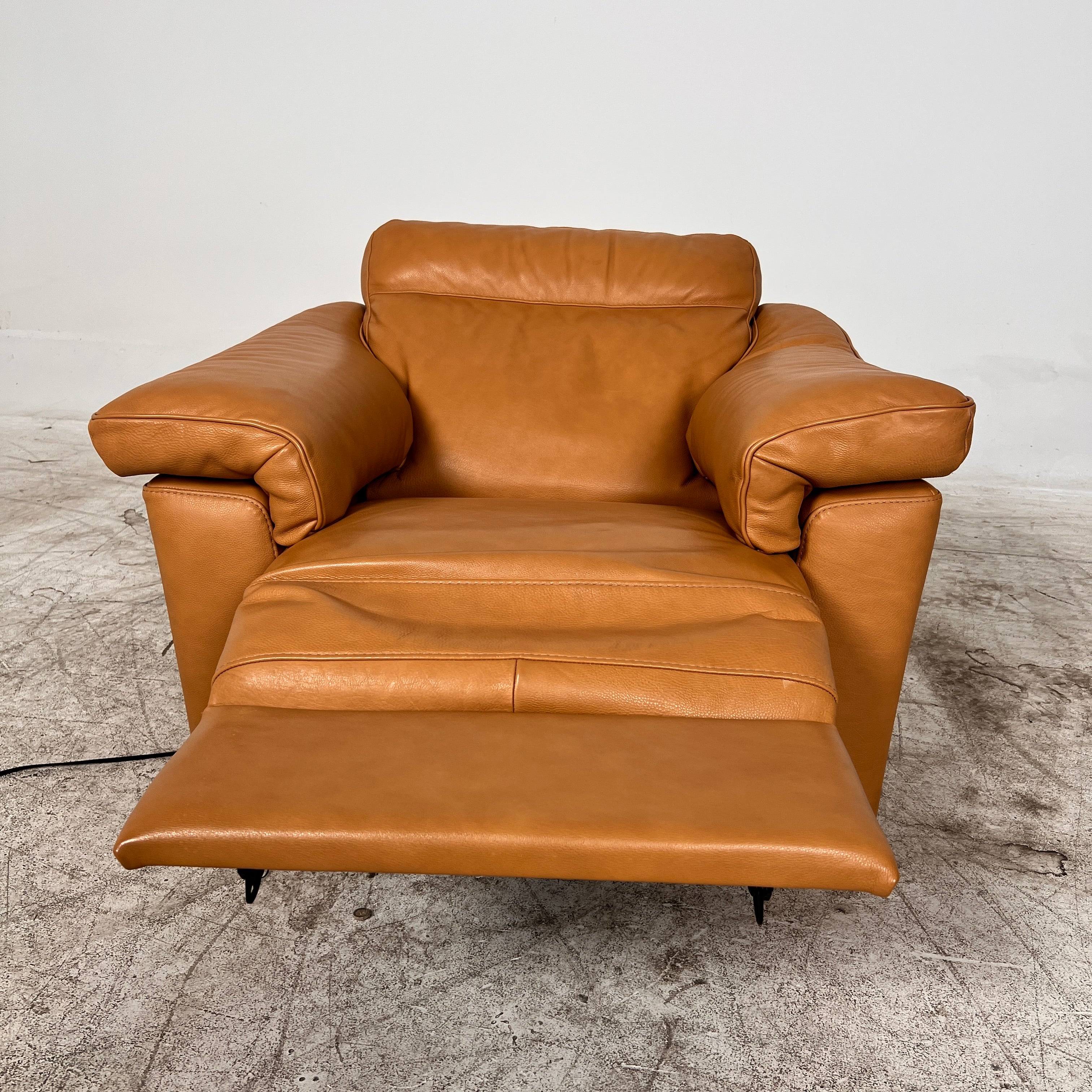 Natuzzi Editions power reclining chair. Leather electric recliner. Delivery available
