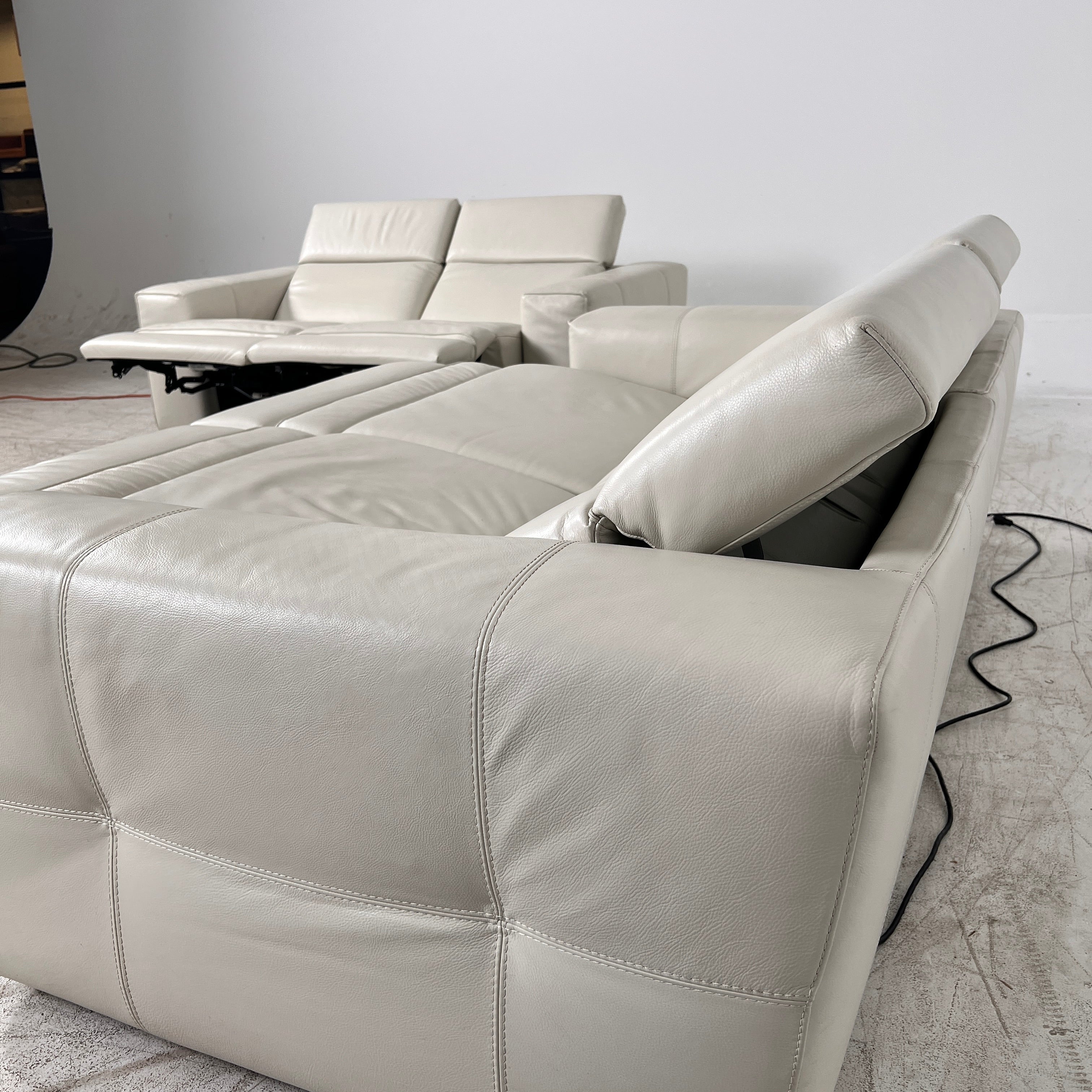 Natuzzi Italia Power Reclining Power Couch Set. 3+2 Electric