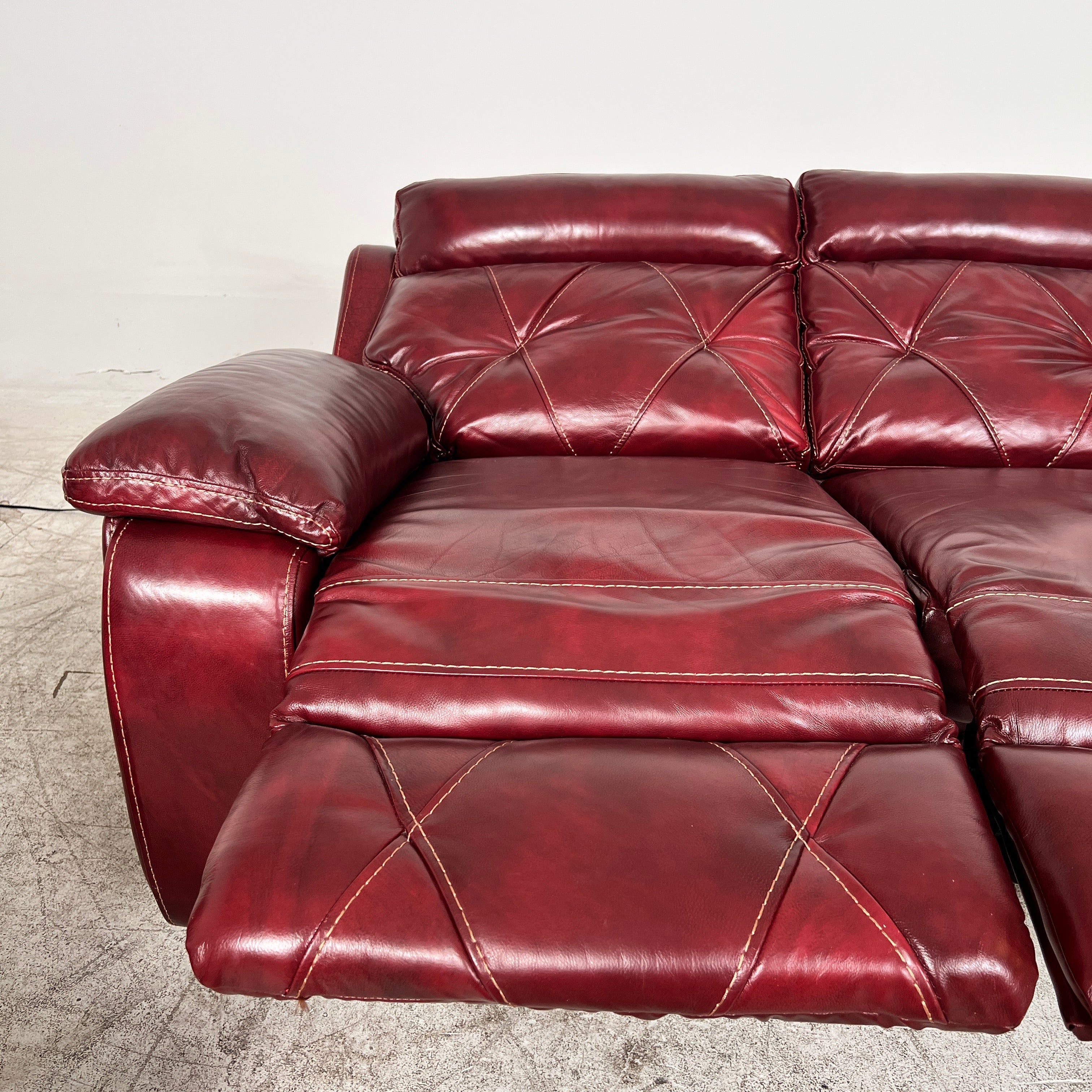 Power Reclining sofa Set. Loveseat + Chair. Electric recliners. Delivery avaiable