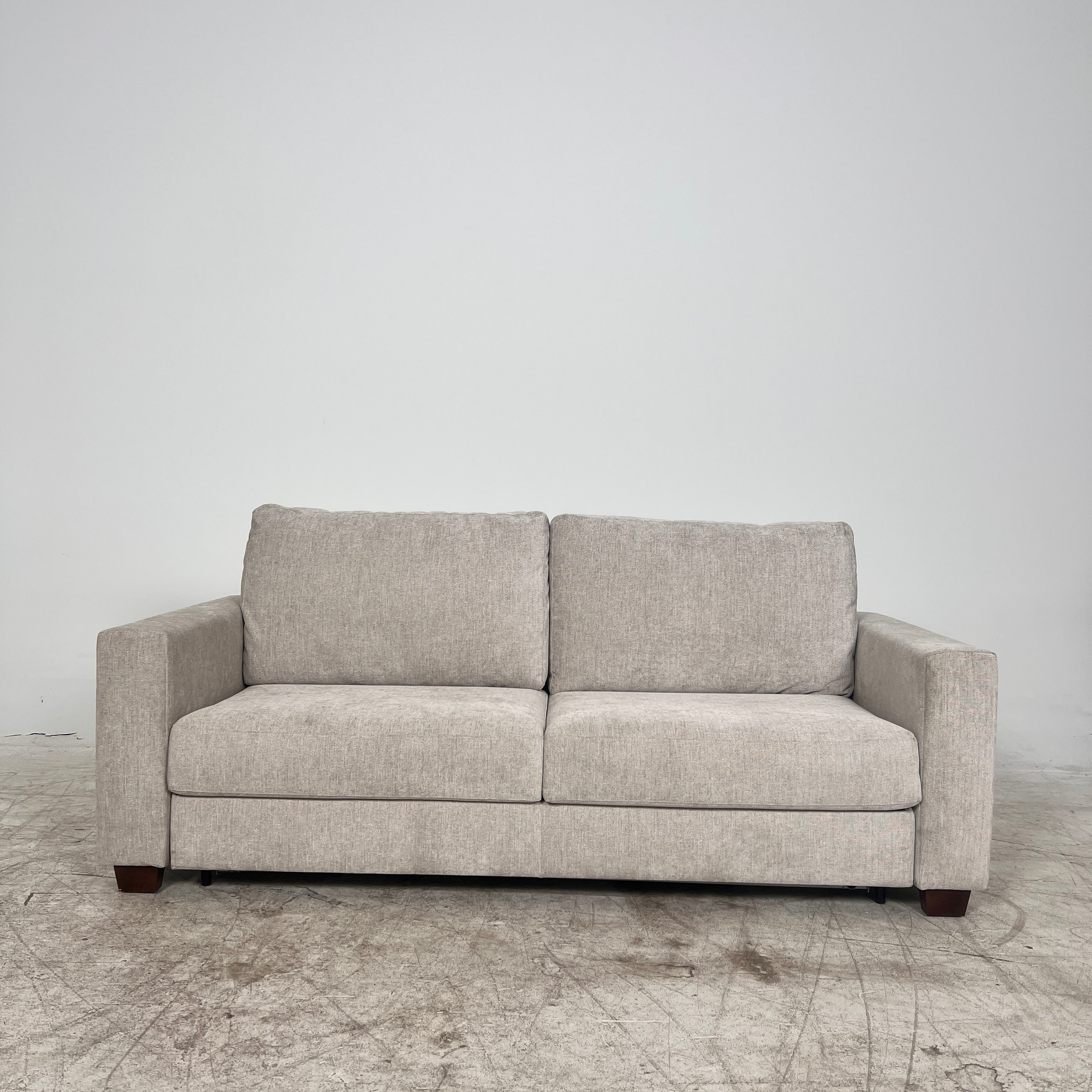 Thomasville Pull Out Sofa Bed. Loveseat converts into a bed. Delivery available