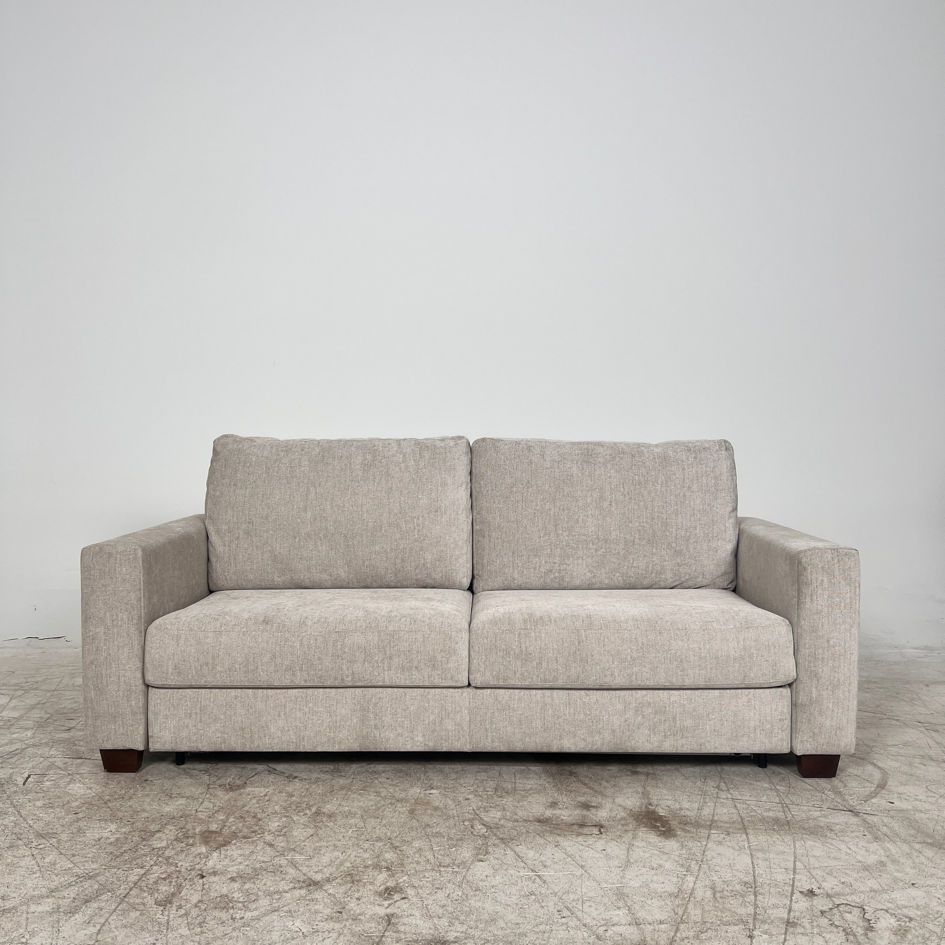 Thomasville Pull Out Sofa Bed. Loveseat converts into a bed. Delivery available