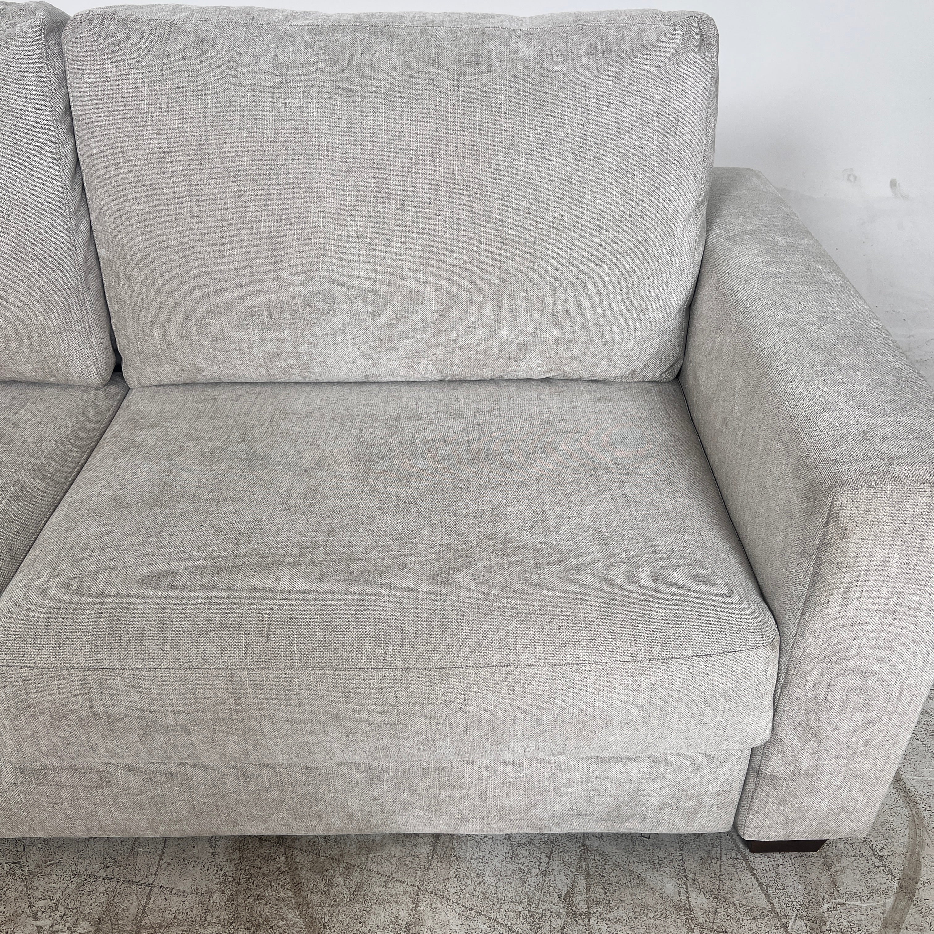 Thomasville Pull Out Sofa Bed. Loveseat converts into a bed. Delivery available