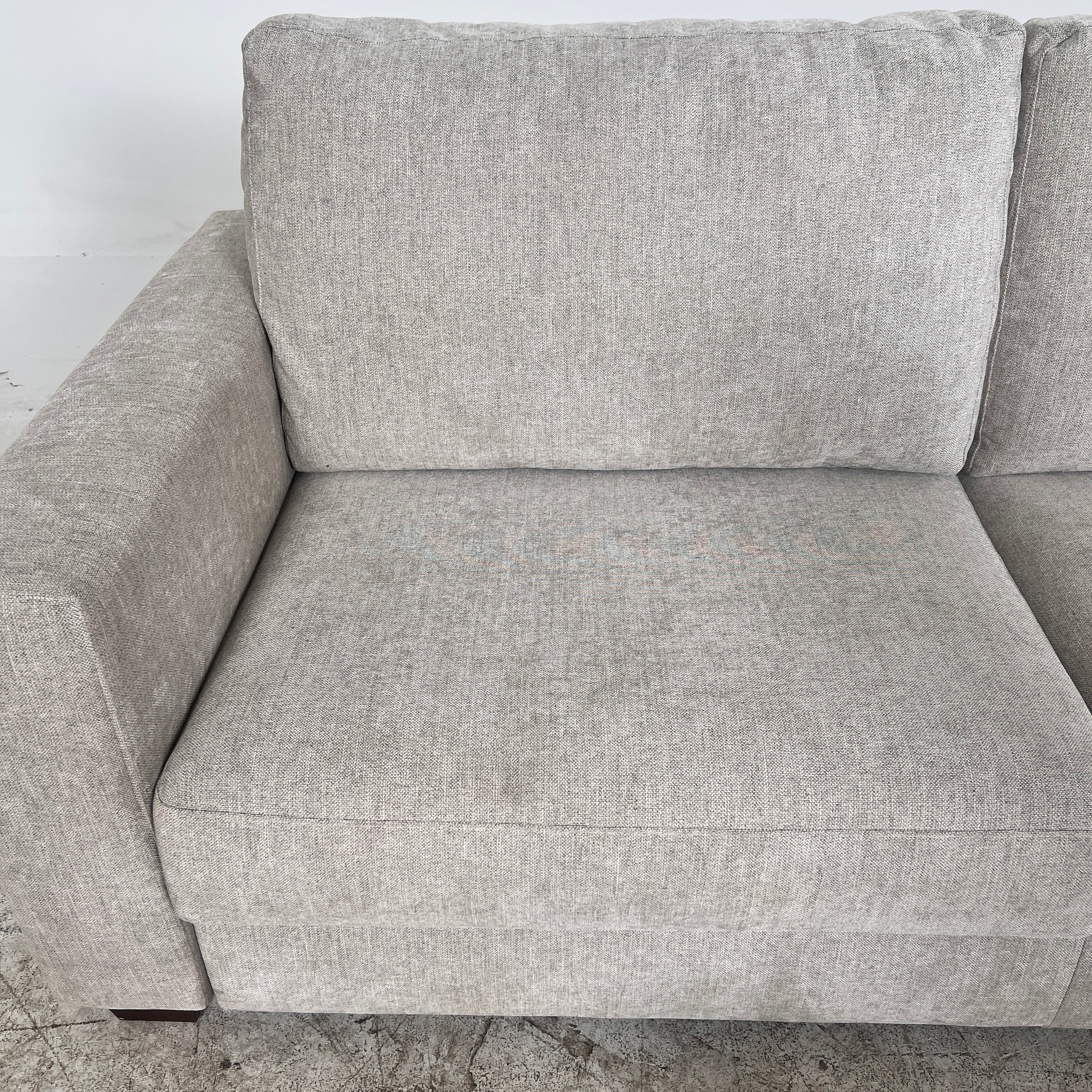 Thomasville Pull Out Sofa Bed. Loveseat converts into a bed. Delivery available