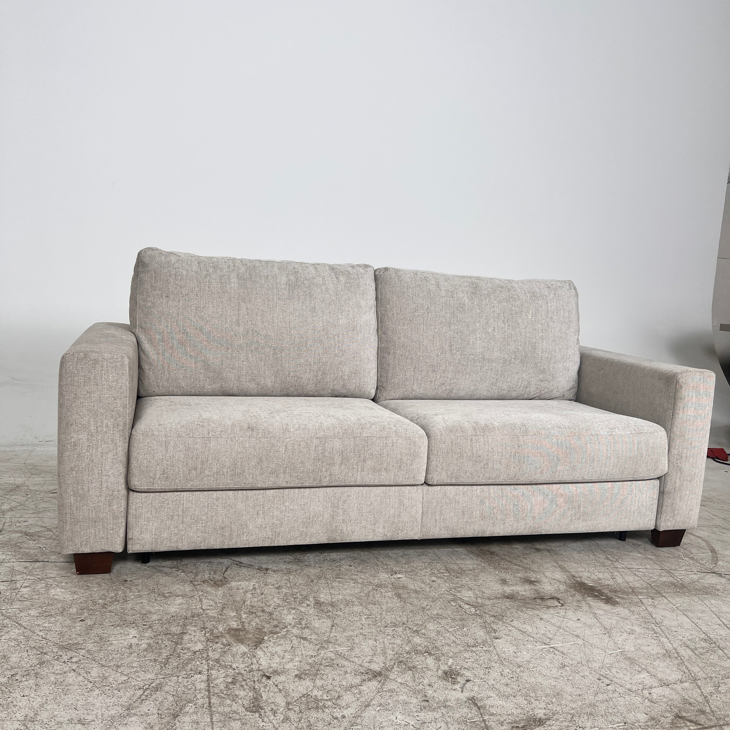 Thomasville Pull Out Sofa Bed. Loveseat converts into a bed. Delivery available