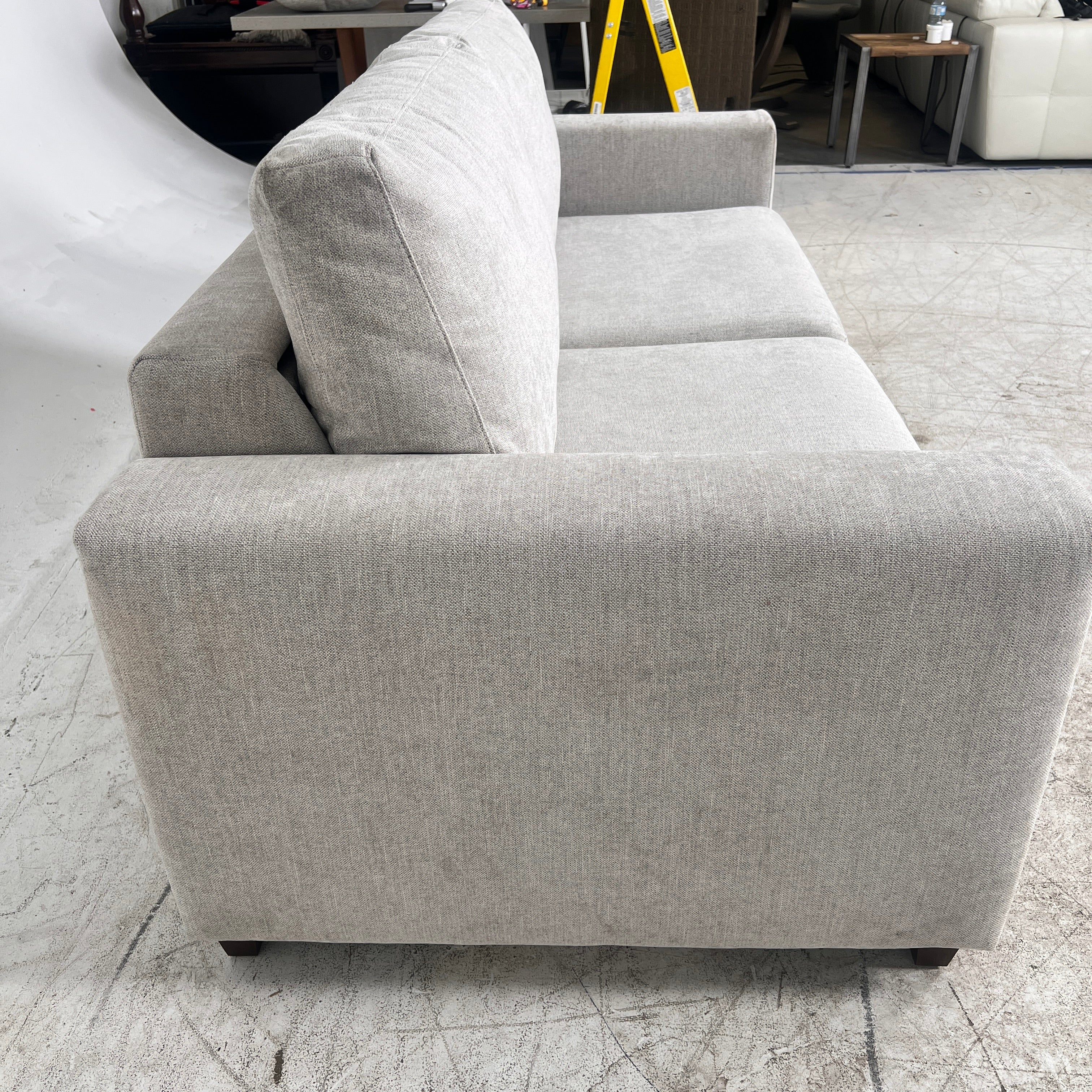 Thomasville Pull Out Sofa Bed. Loveseat converts into a bed. Delivery available