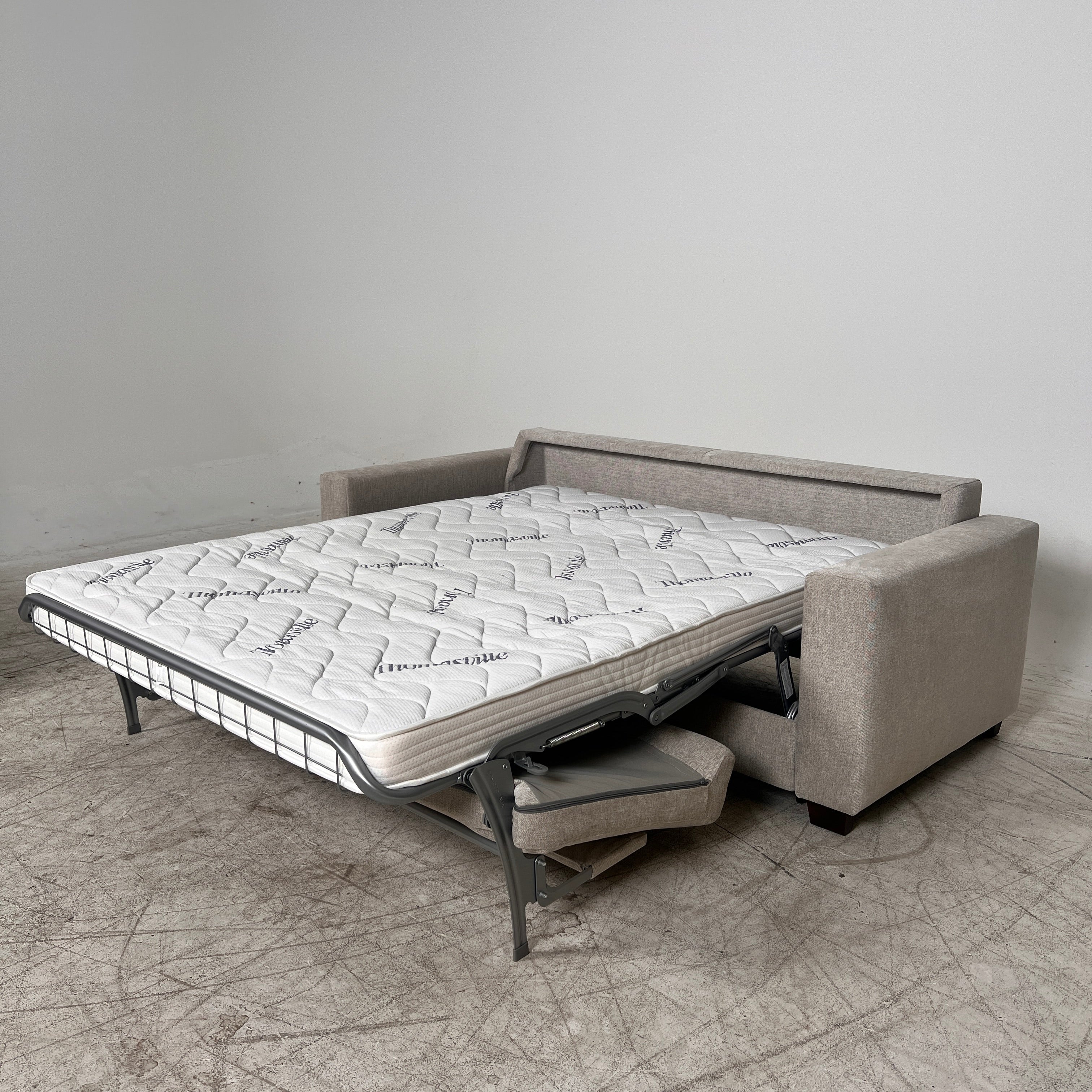 Thomasville Pull Out Sofa Bed. Loveseat converts into a bed. Delivery available