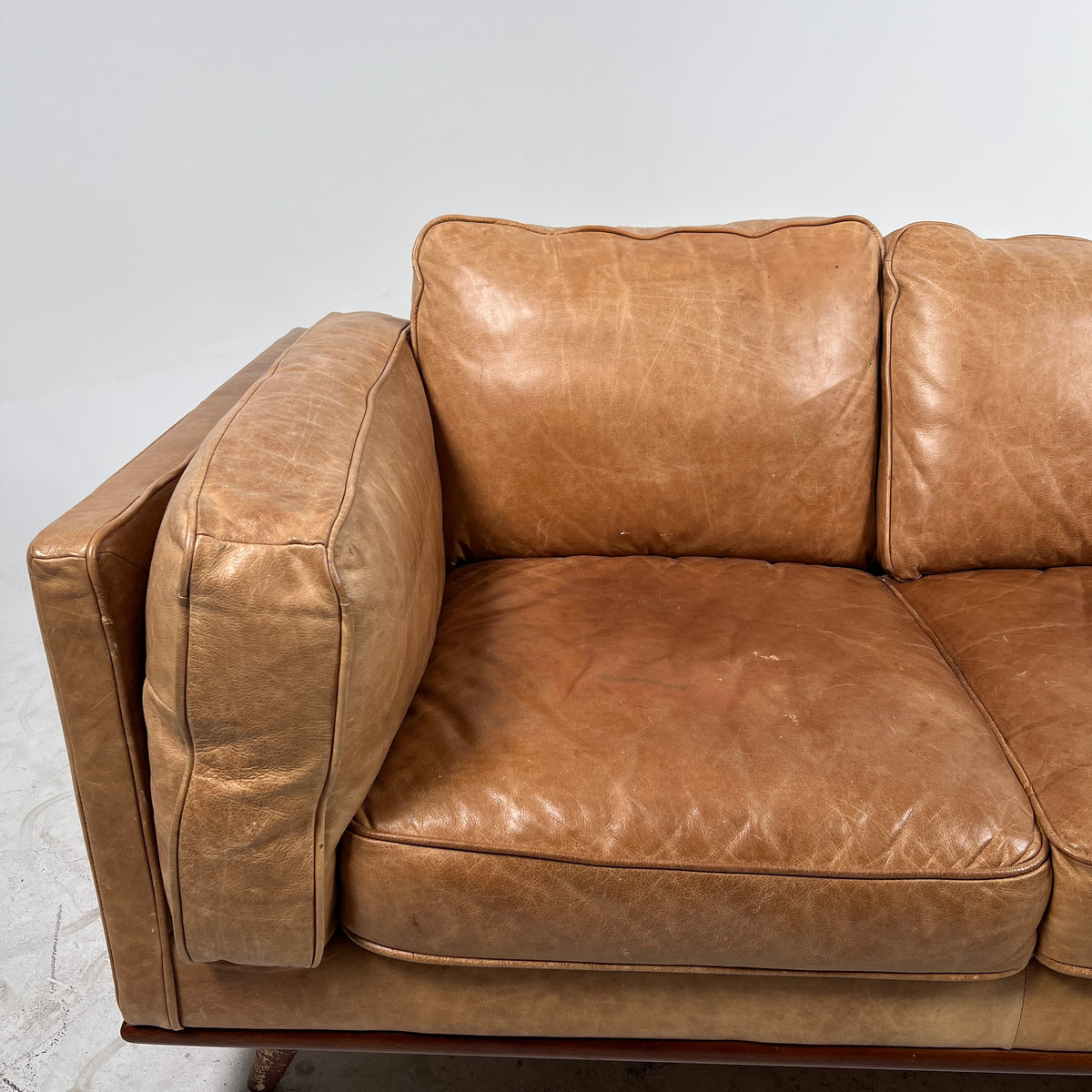Structube Rowan leather 3 seater sofa couch. Mid century modern 3 seater. Delivery available