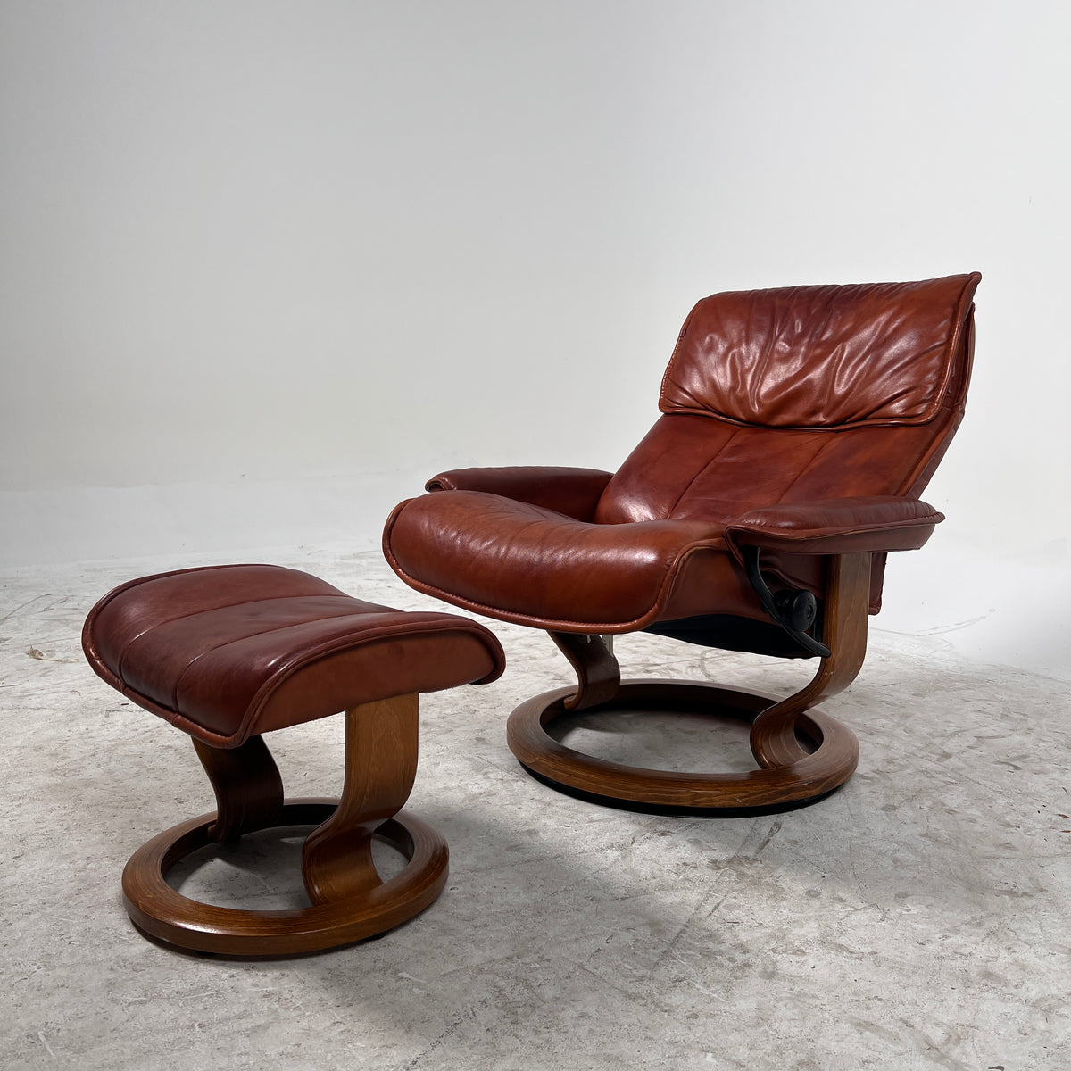 Ekornes Stressless Leather chair + ottoman. Cognac Brown recliner chair.