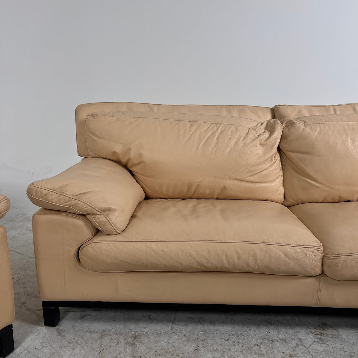 Moroni Full grain leather Sofa set. 3+1 Italian tan couch set. Delivery available