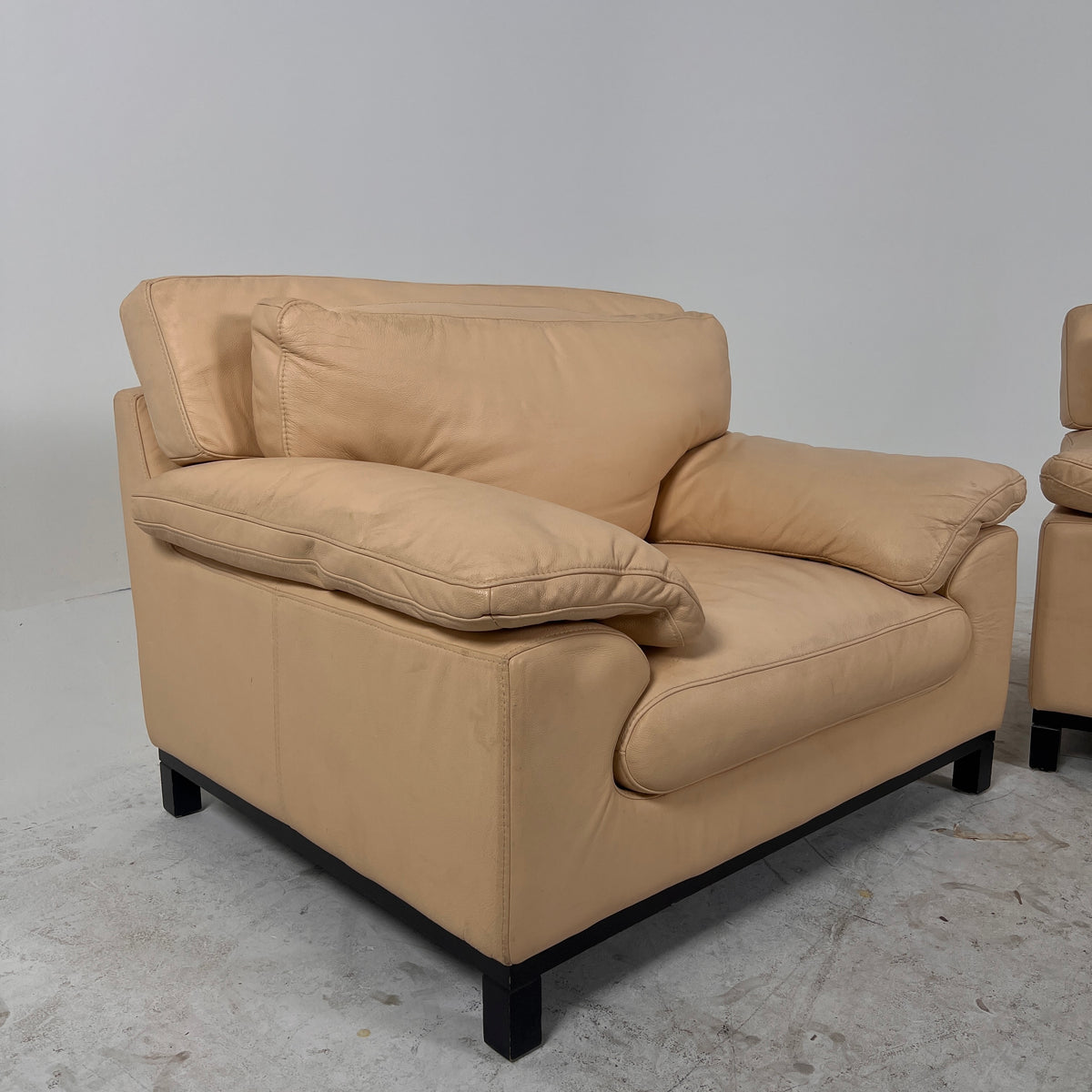 Moroni Full grain leather Sofa set. 3+1 Italian tan couch set. Delivery available