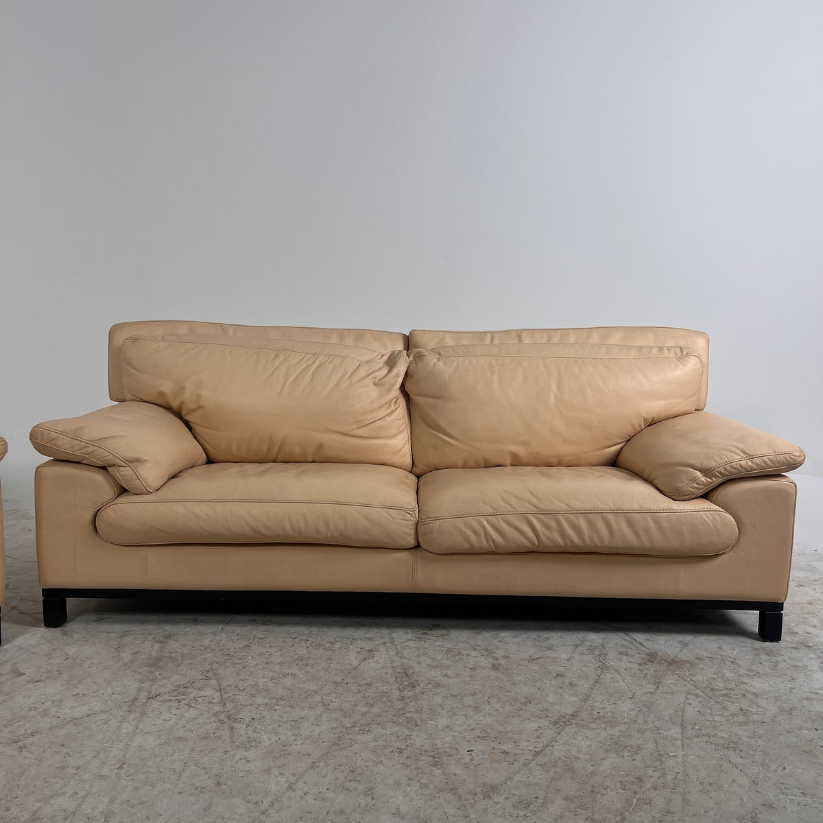 Moroni Full grain leather Sofa set. 3+1 Italian tan couch set. Delivery available