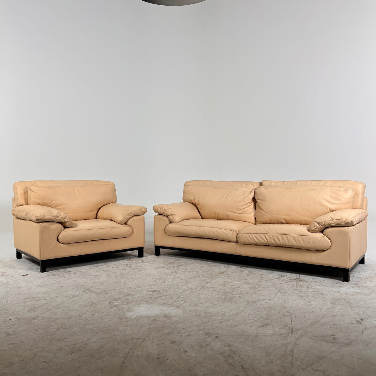 Moroni Full grain leather Sofa set. 3+1 Italian tan couch set. Delivery available