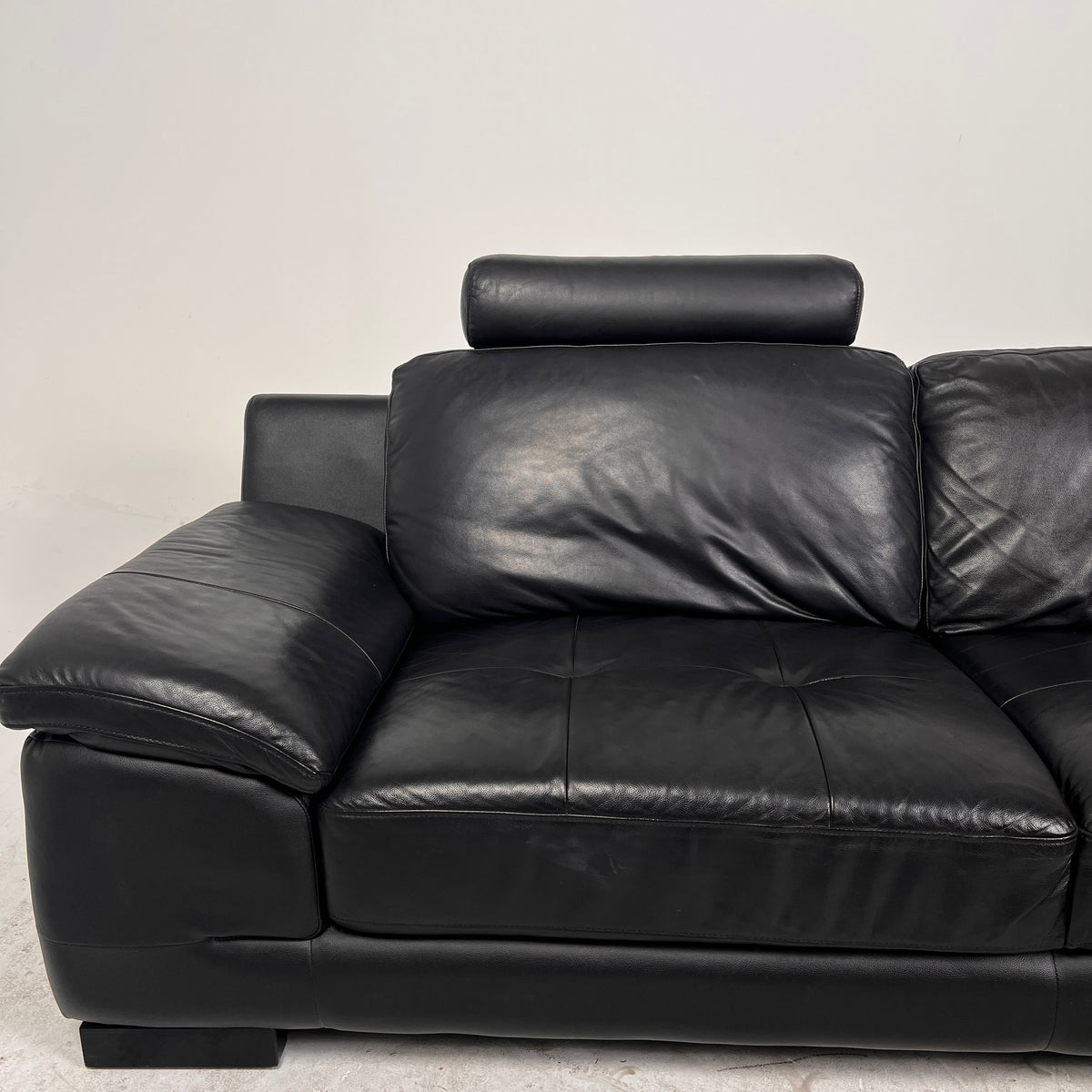 Urban Barn Black Leather Sectional. L shaped Sofa couch. Delivery available
