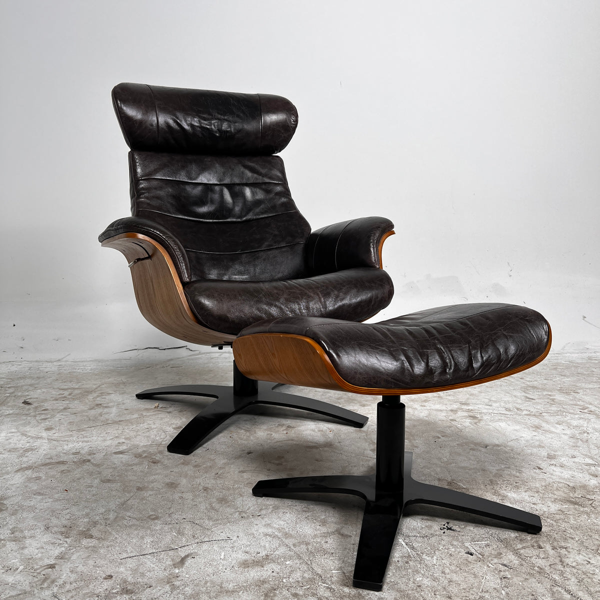 Conform Timeout Distressed Leather Chair + ottoman. Recliner chair. Delivery available