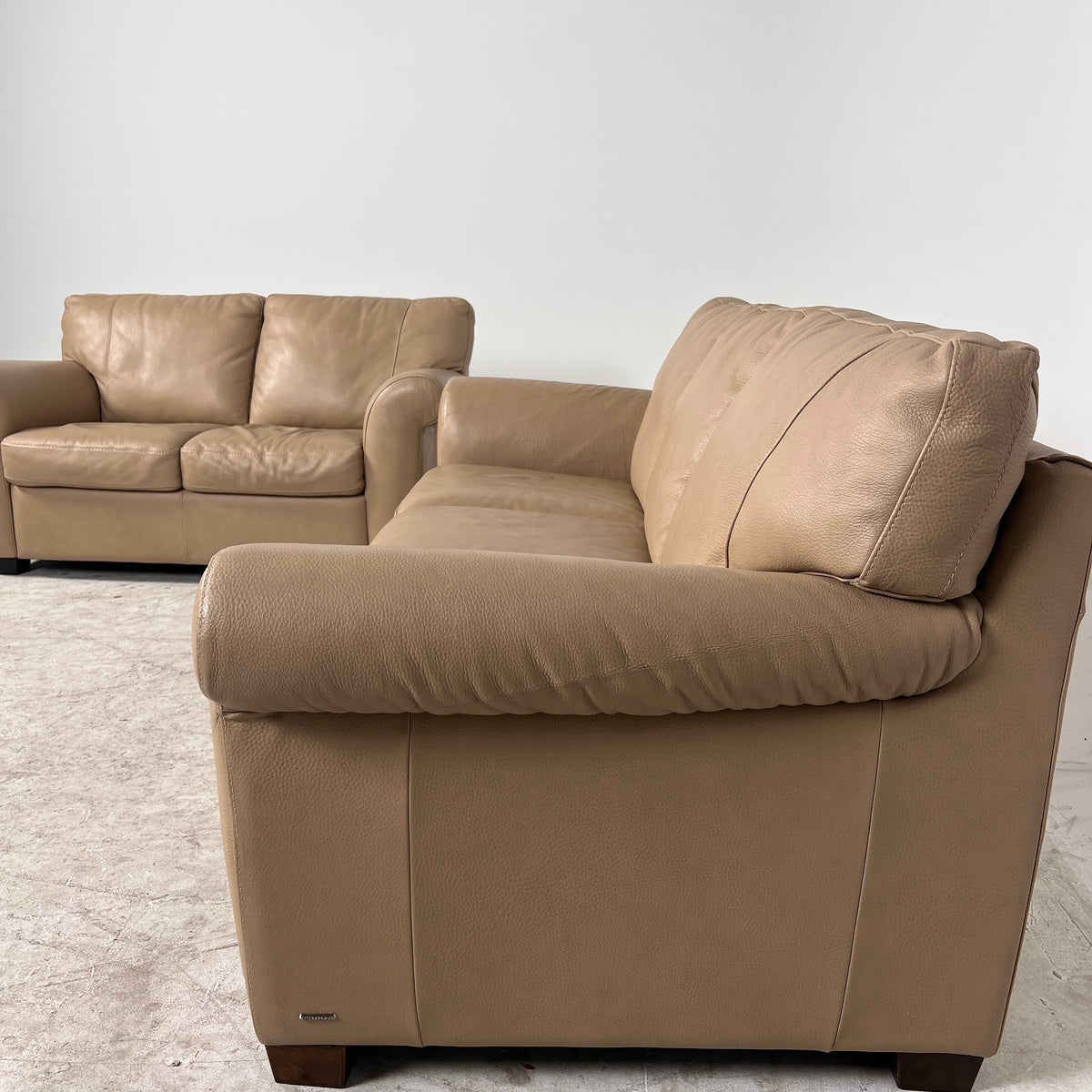Natuzzi Full Grain leather Sofa set. 3+2 Tan couch + loveseat. Delivery available
