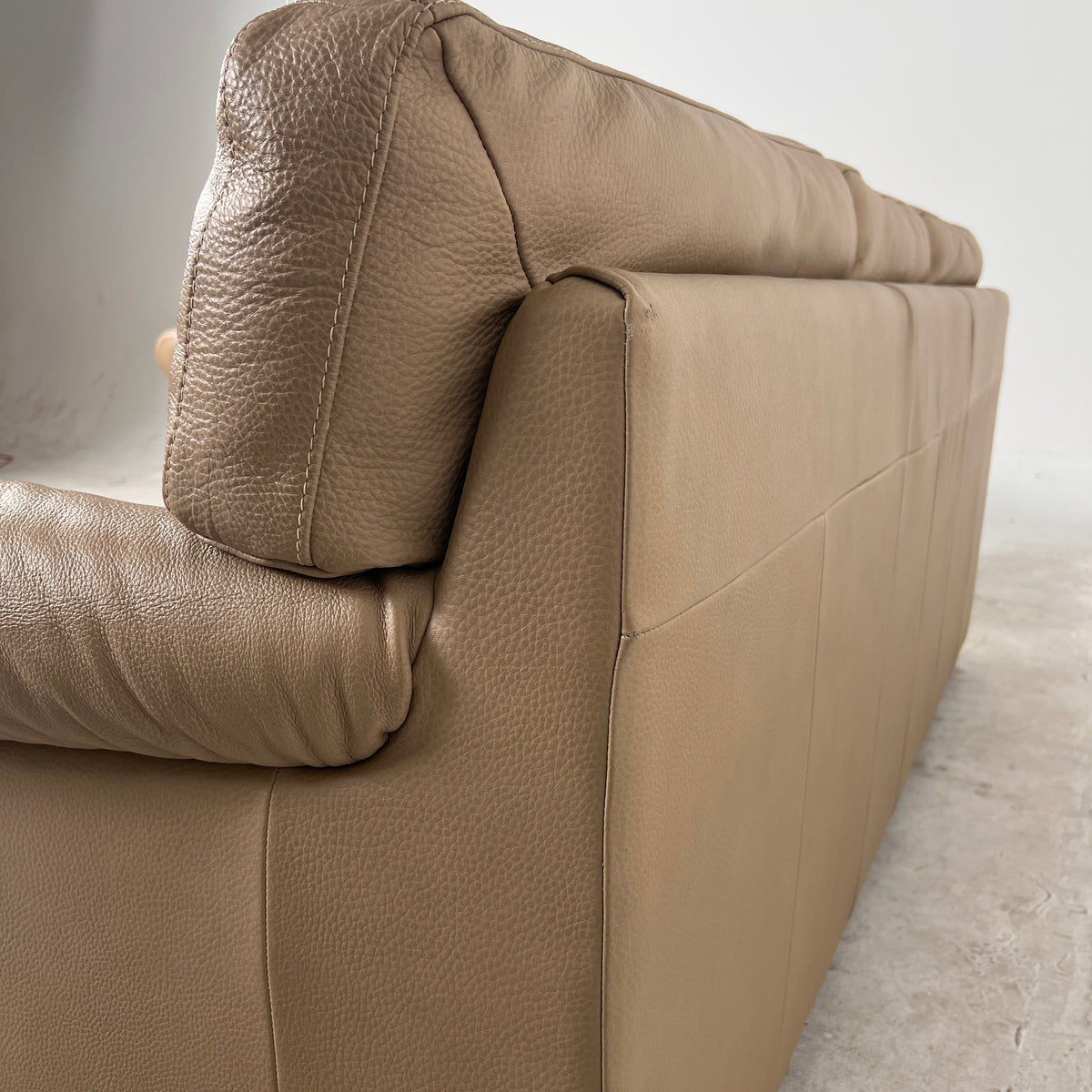 Natuzzi Full Grain leather Sofa set. 3+2 Tan couch + loveseat. Delivery available