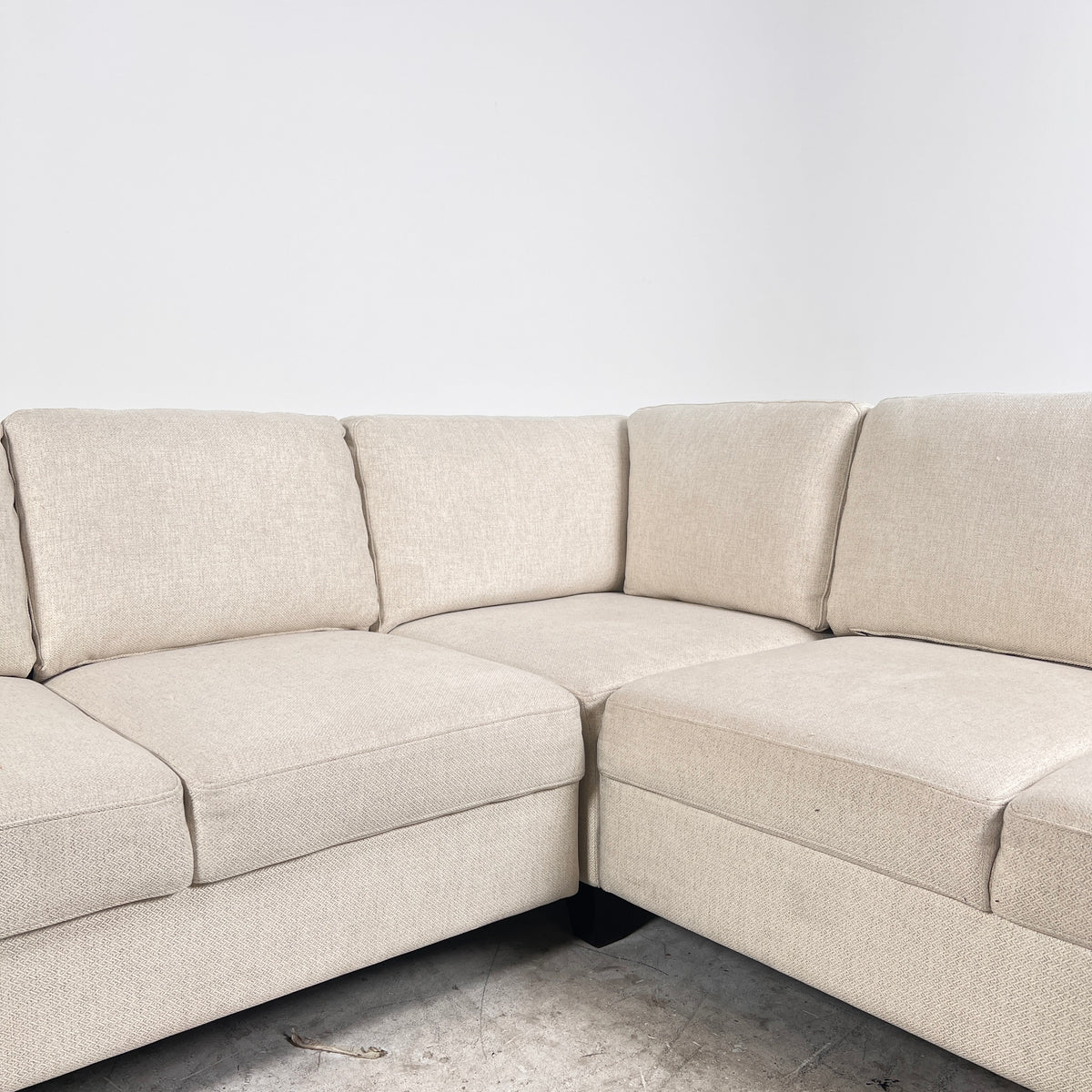 Thomasville Pull out Sectional. Large Sleeper L shaped sofa bed. Delivery available