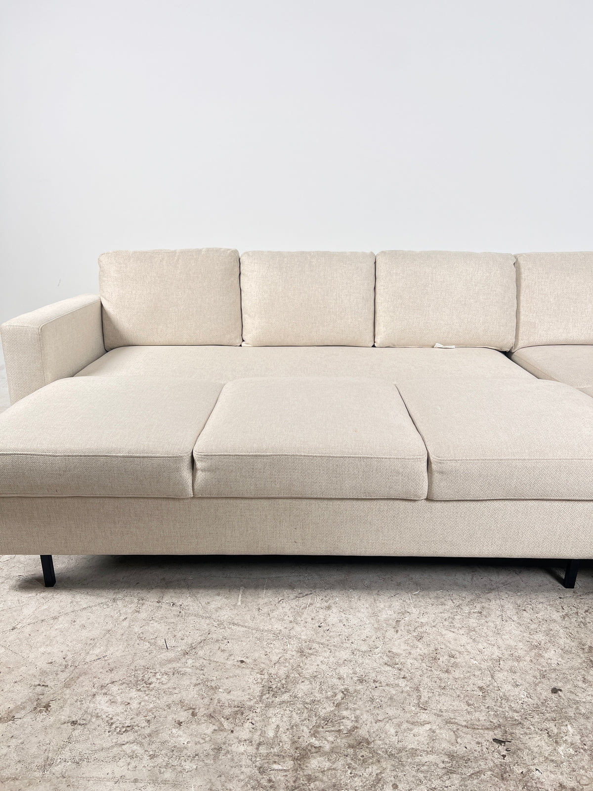 Thomasville Pull out Sectional. Large Sleeper L shaped sofa bed. Delivery available