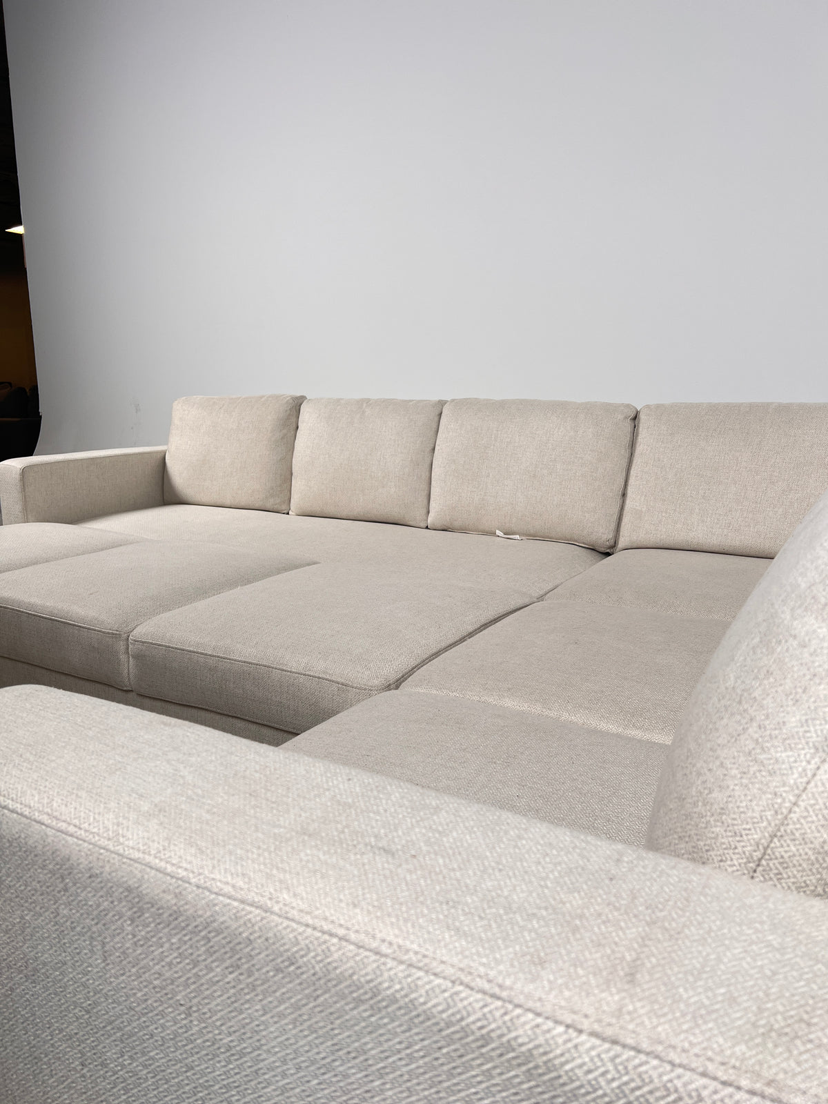 Thomasville Pull out Sectional. Large Sleeper L shaped sofa bed. Delivery available