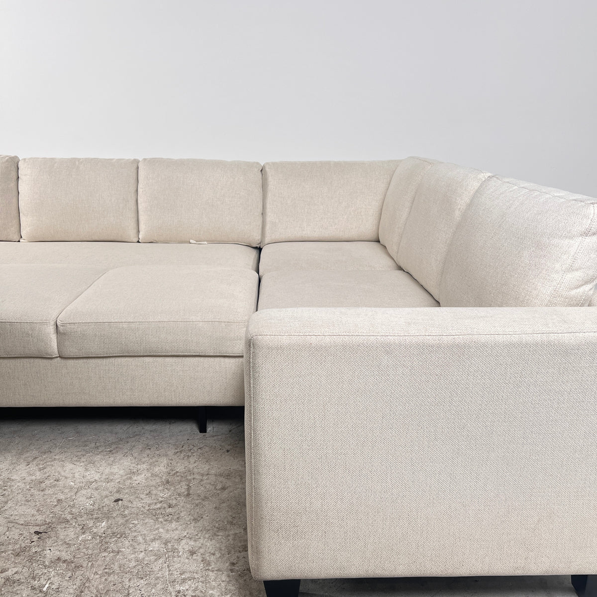 Thomasville Pull out Sectional. Large Sleeper L shaped sofa bed. Delivery available