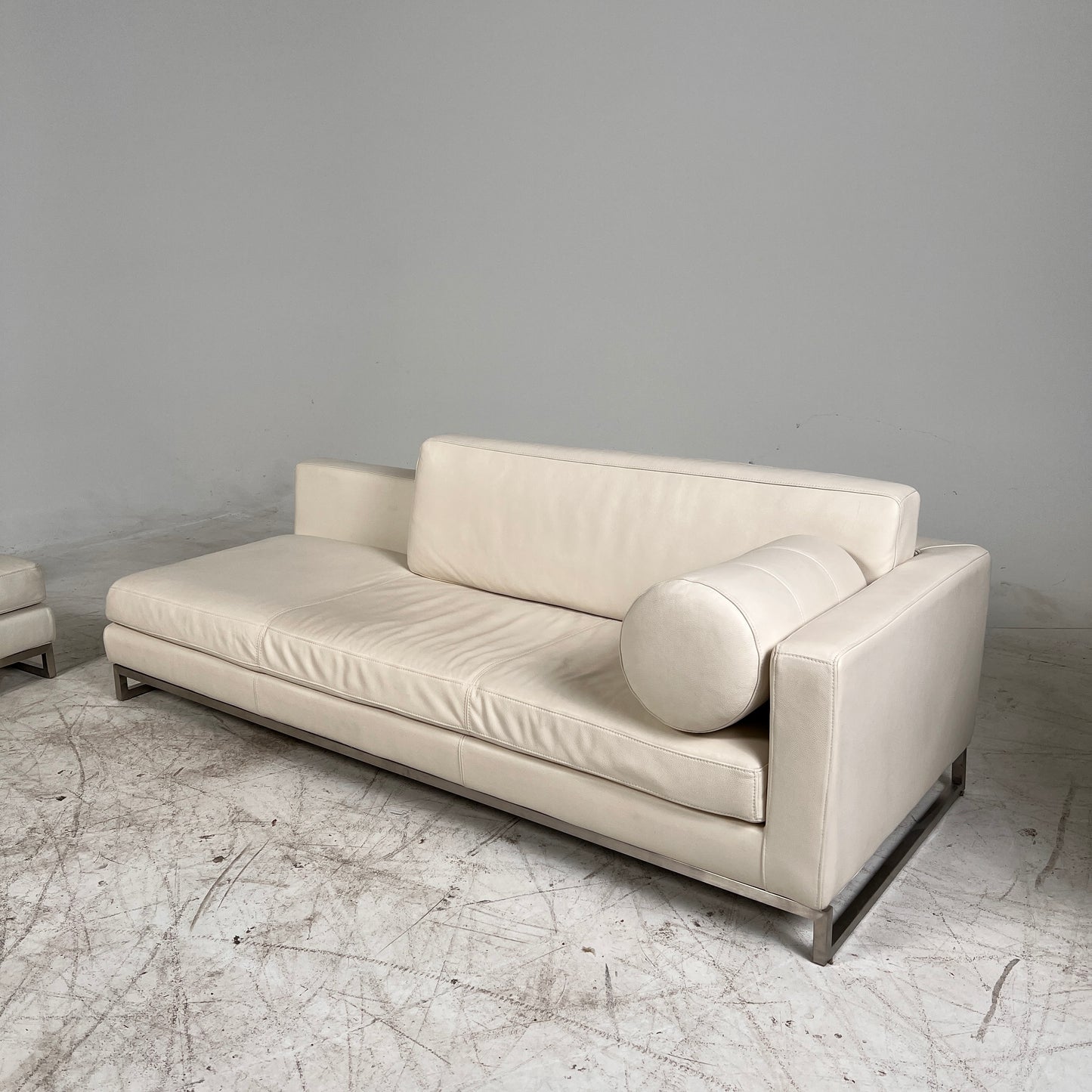 Genuine Leather Sofa set. 2 chaises. 3 seater sofa couch set