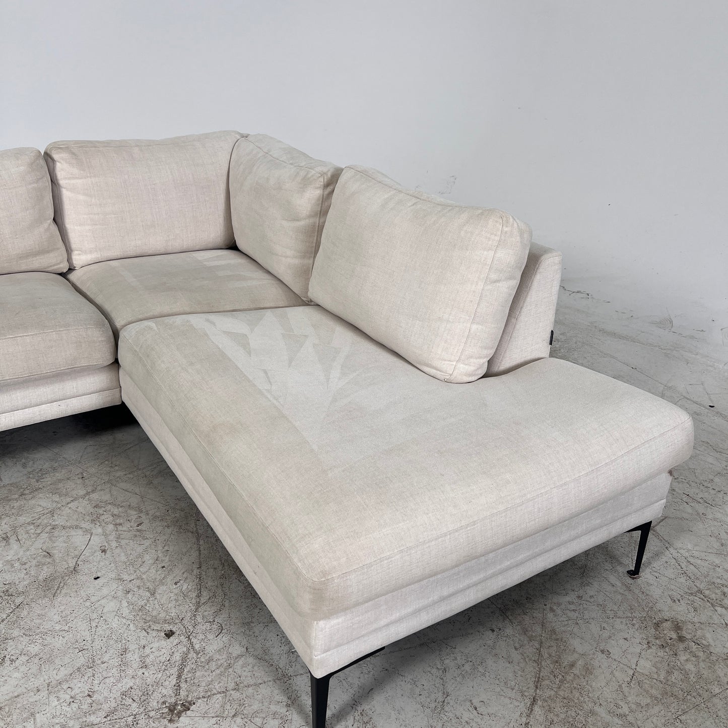 Furinova Avignon Modul Sectional. L shaped sofa couch.