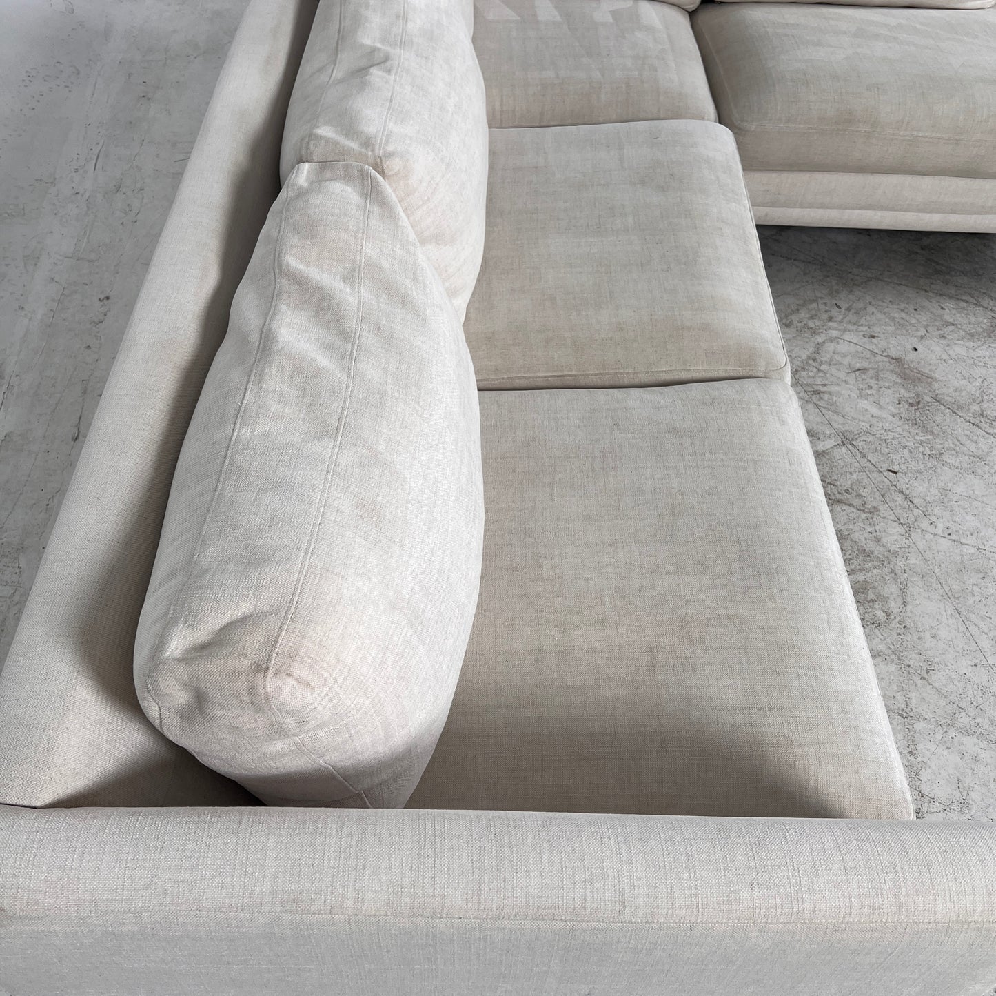 Furinova Avignon Modul Sectional. L shaped sofa couch.