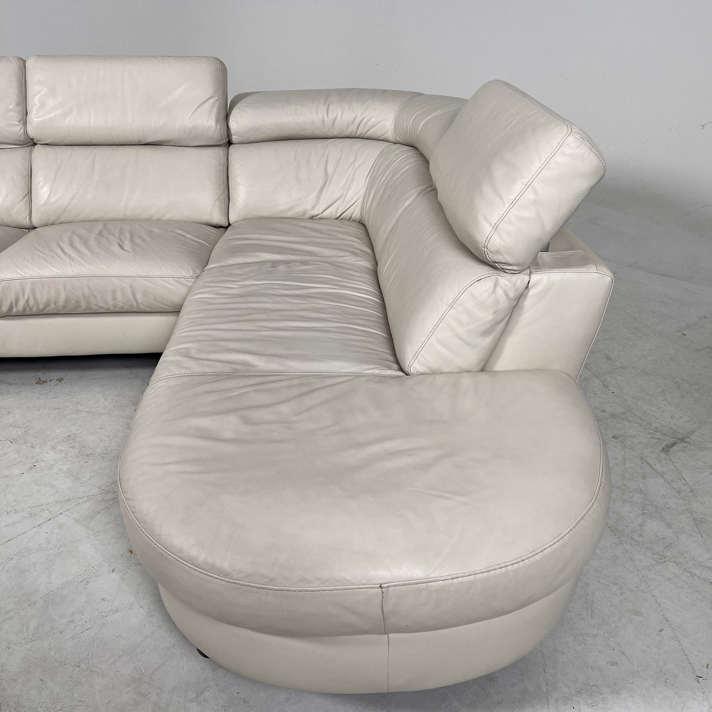 Natuzzi Editions Leather sectional. L sofa couch. Delivery available