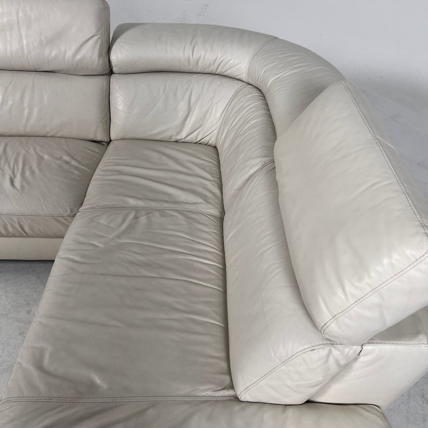 Natuzzi Editions Leather sectional. L sofa couch. Delivery available