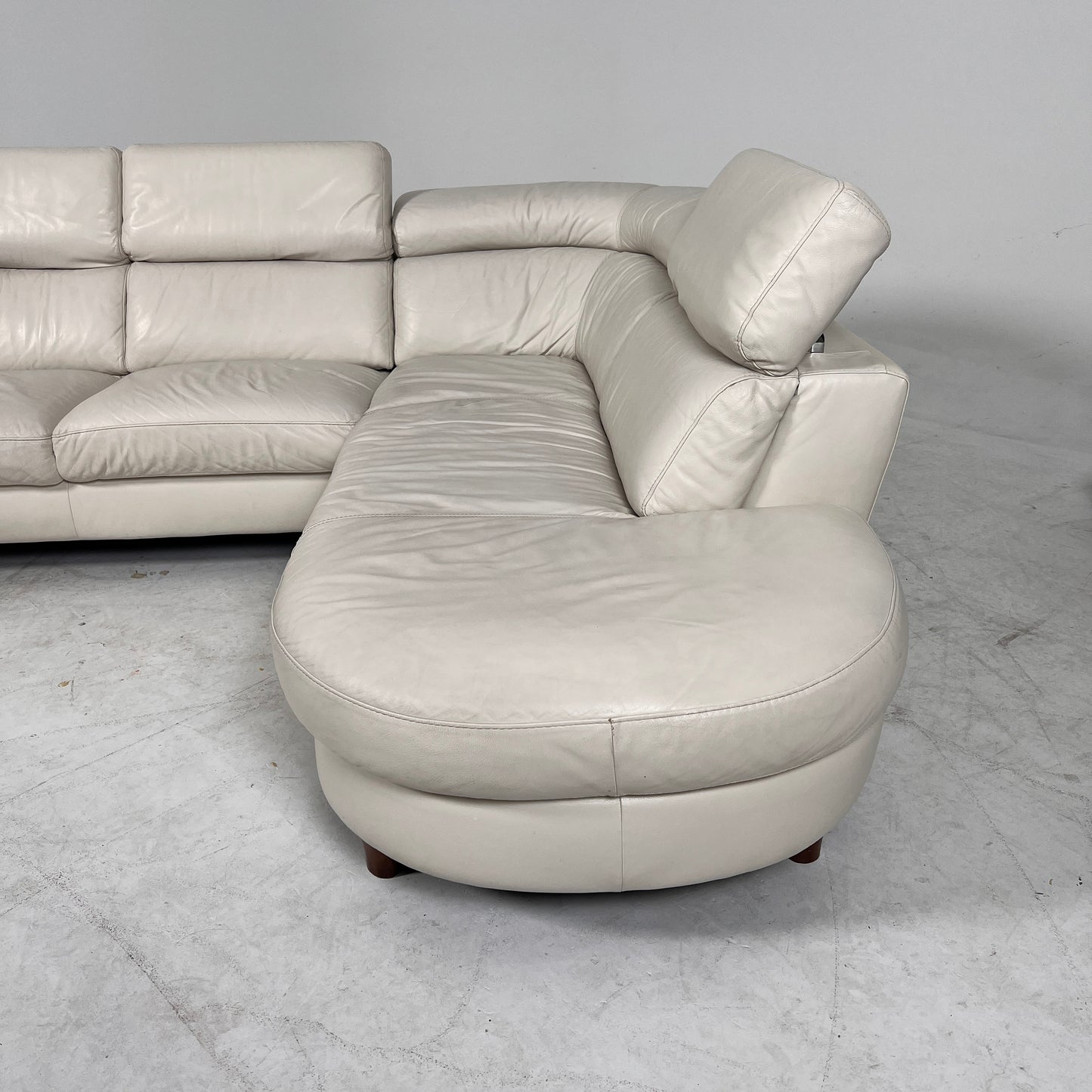 Natuzzi Editions Leather sectional. L sofa couch. Delivery available