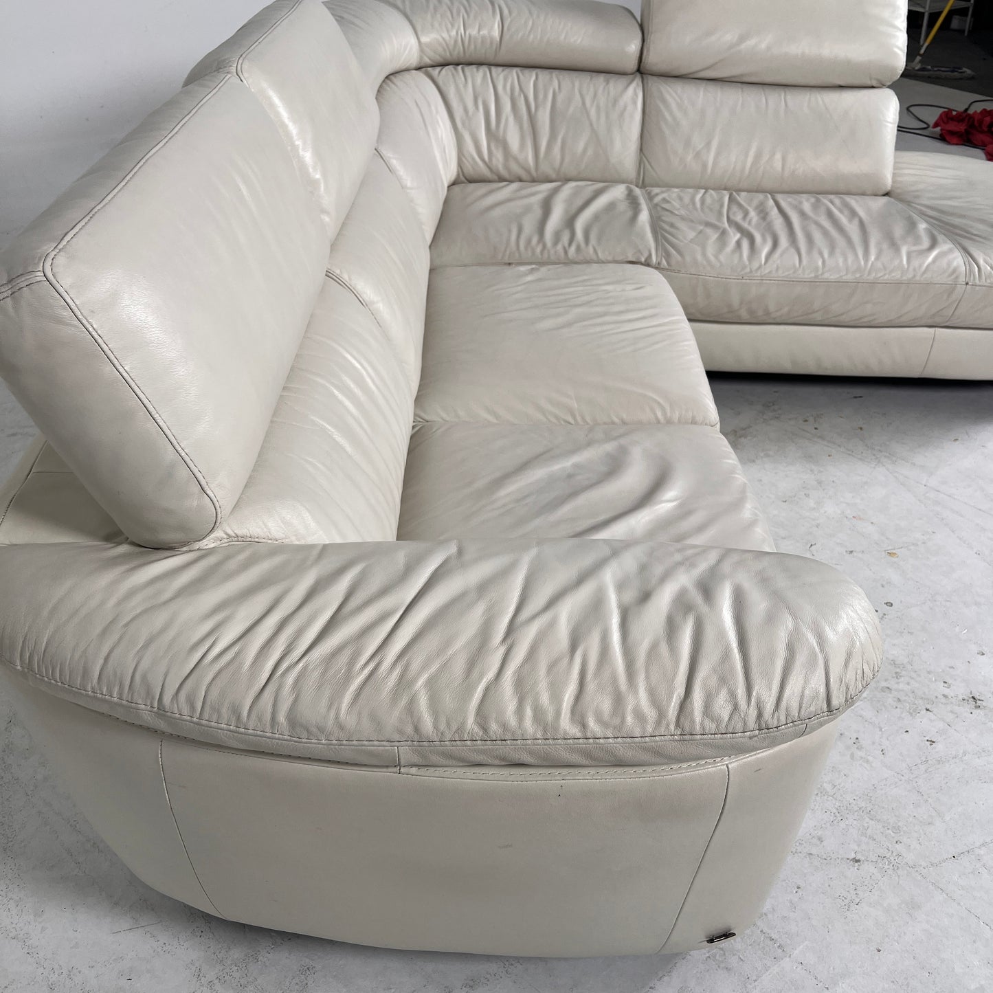 Natuzzi Editions Leather sectional. L sofa couch. Delivery available