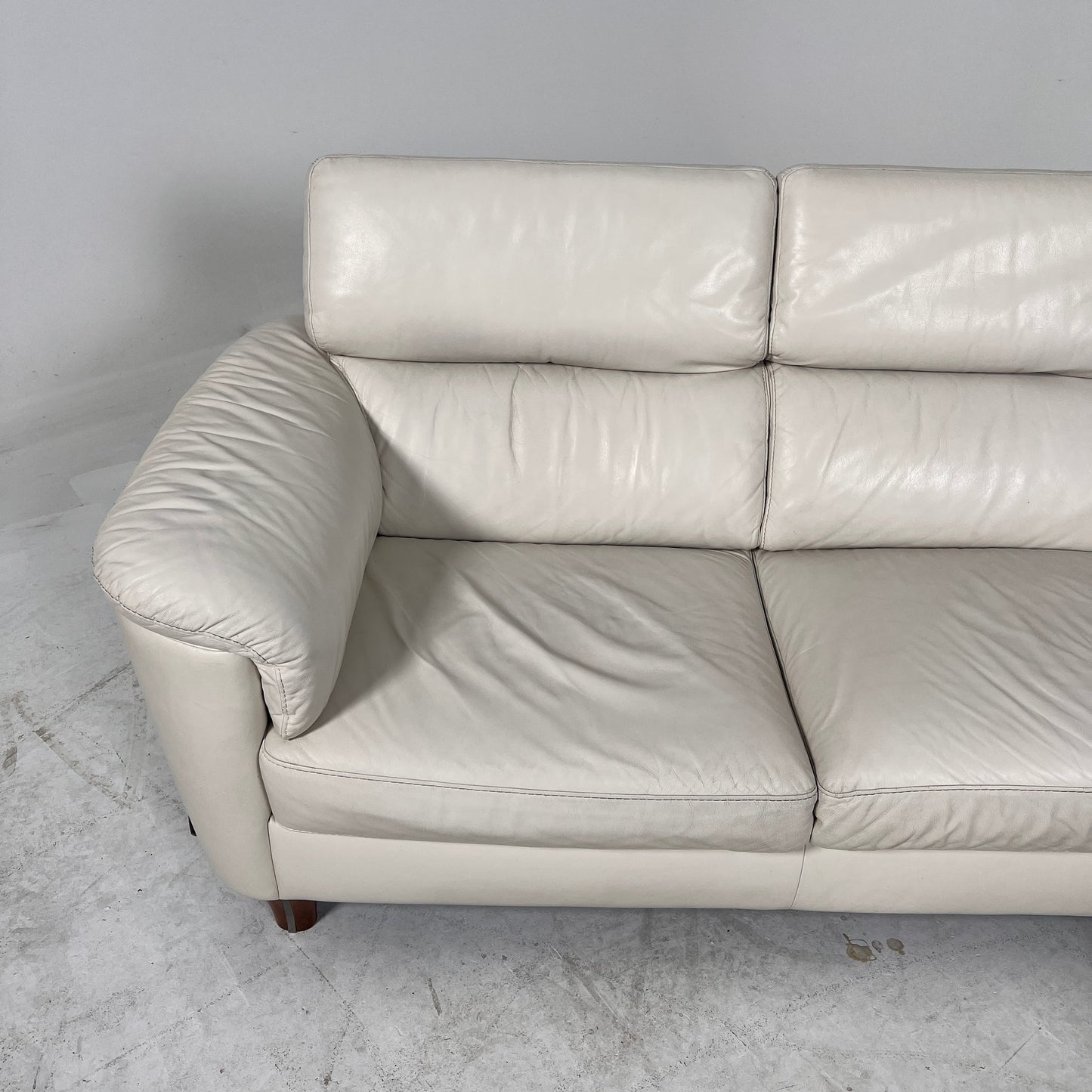Natuzzi Editions Leather sectional. L sofa couch. Delivery available