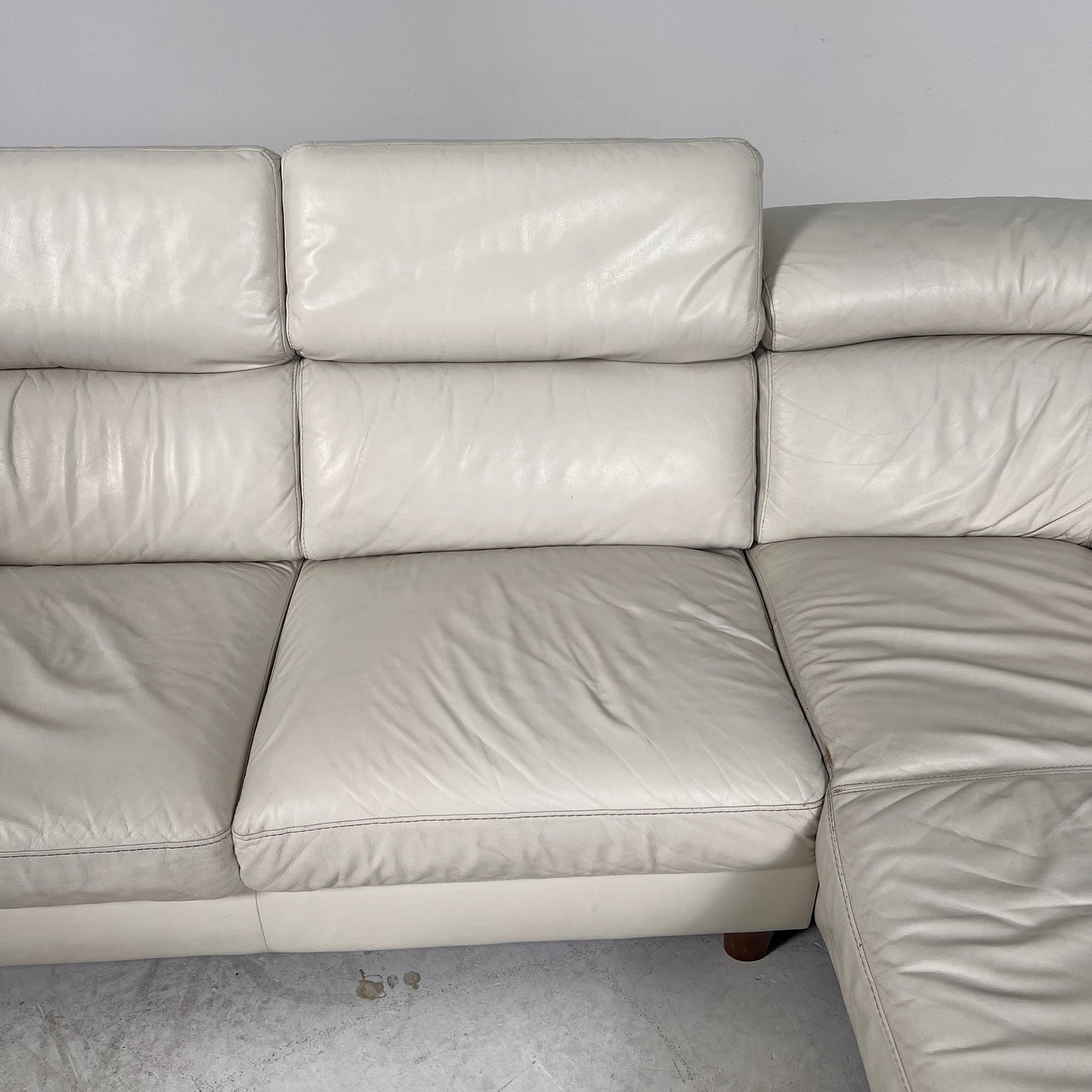 Natuzzi Editions Leather sectional. L sofa couch. Delivery available