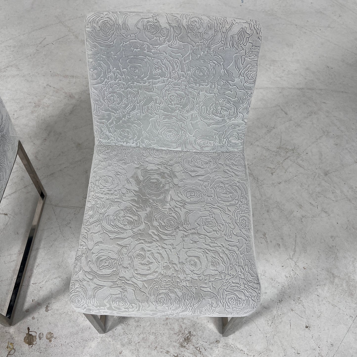 2 dinning Chairs. chairs. Delivery available