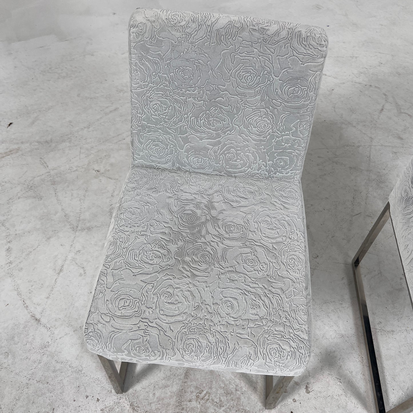 2 dinning Chairs. chairs. Delivery available