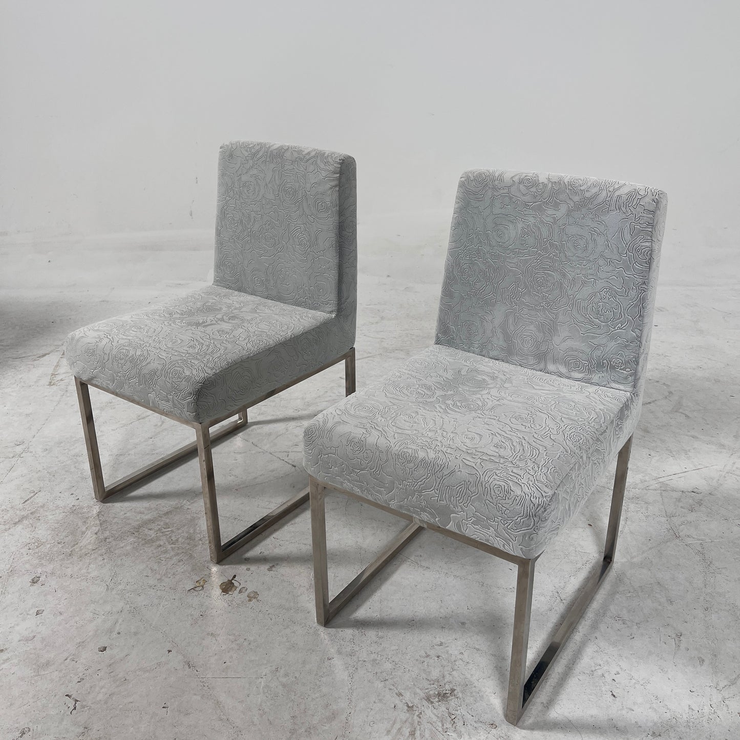 2 dinning Chairs. chairs. Delivery available