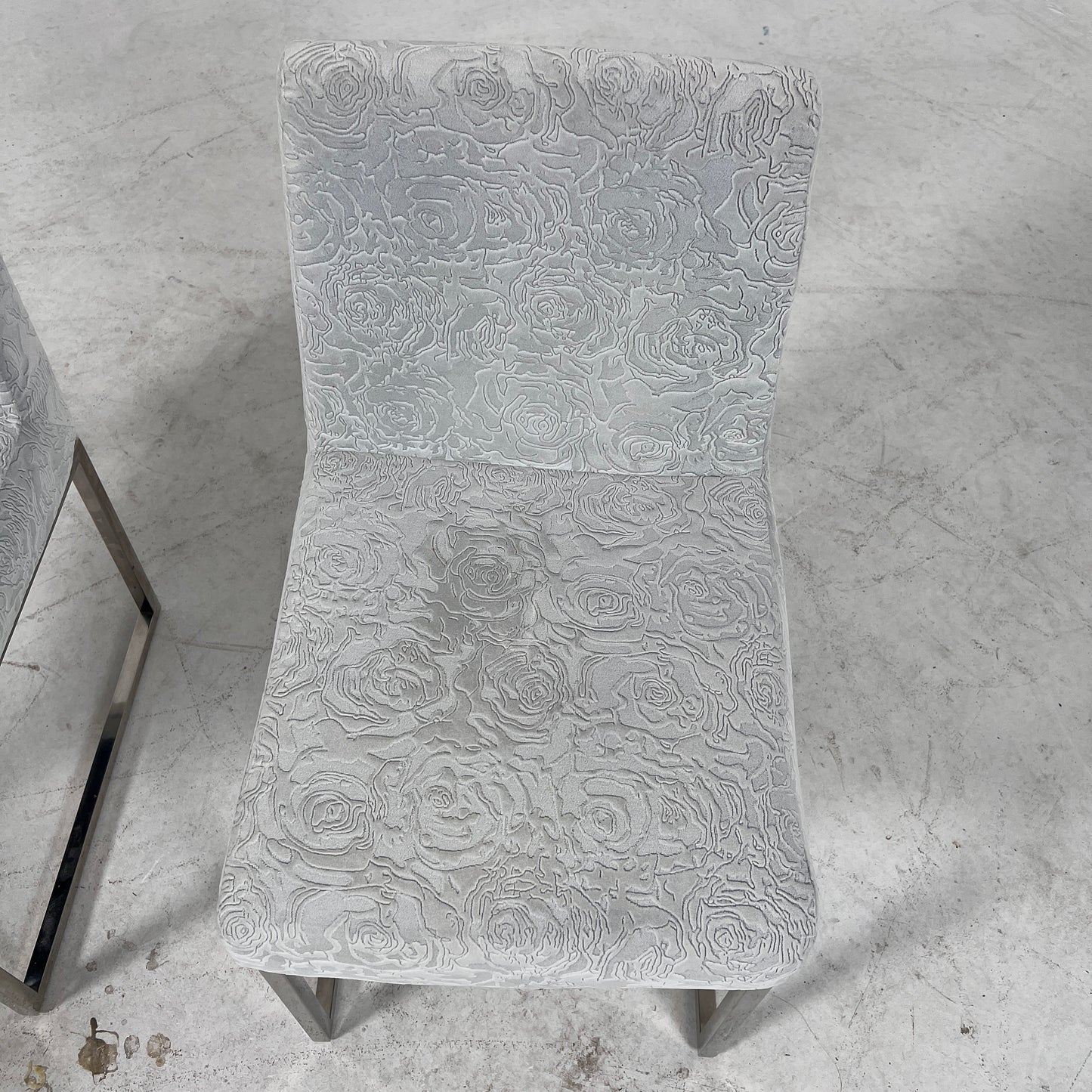 2 dinning Chairs. chairs. Delivery available