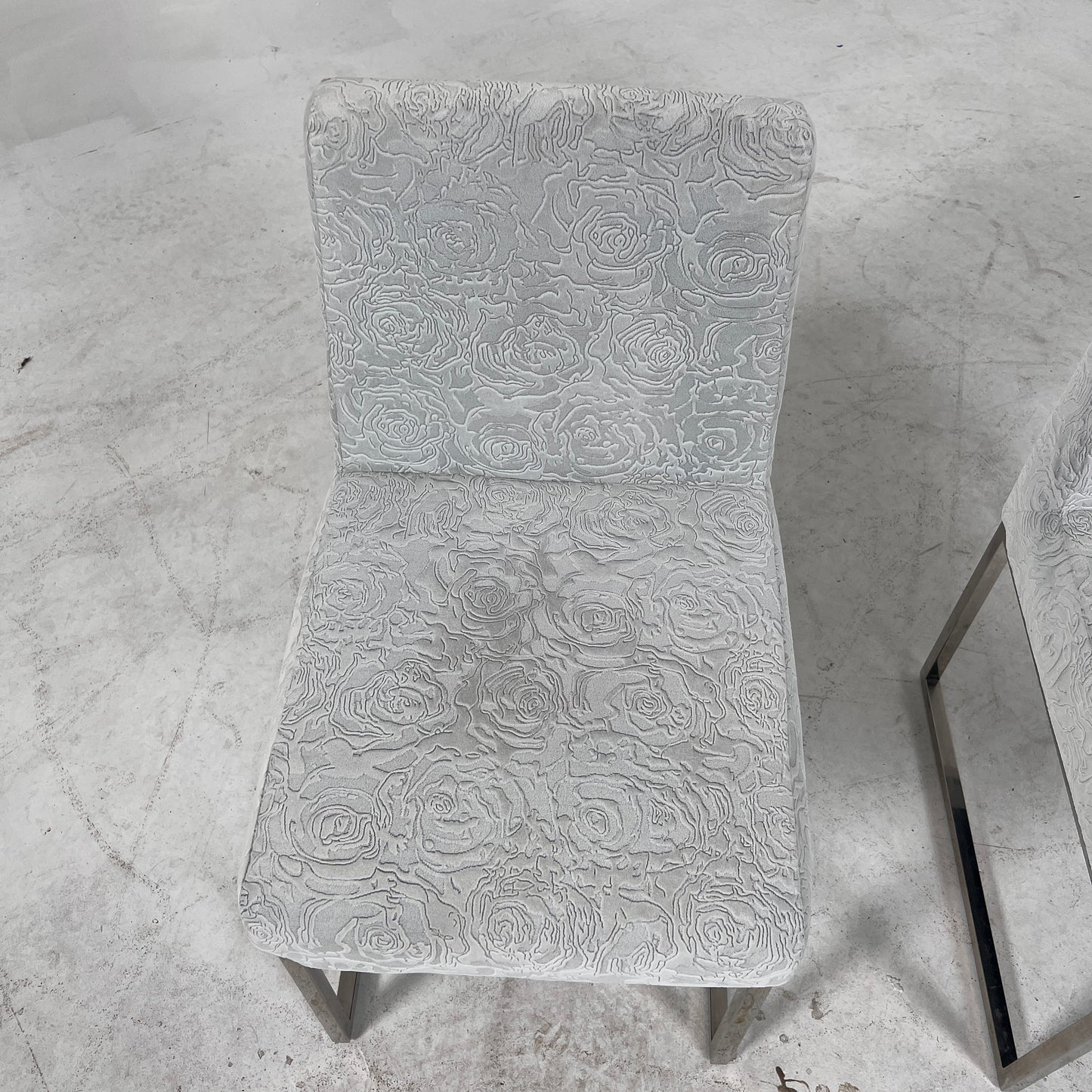2 dinning Chairs. chairs. Delivery available